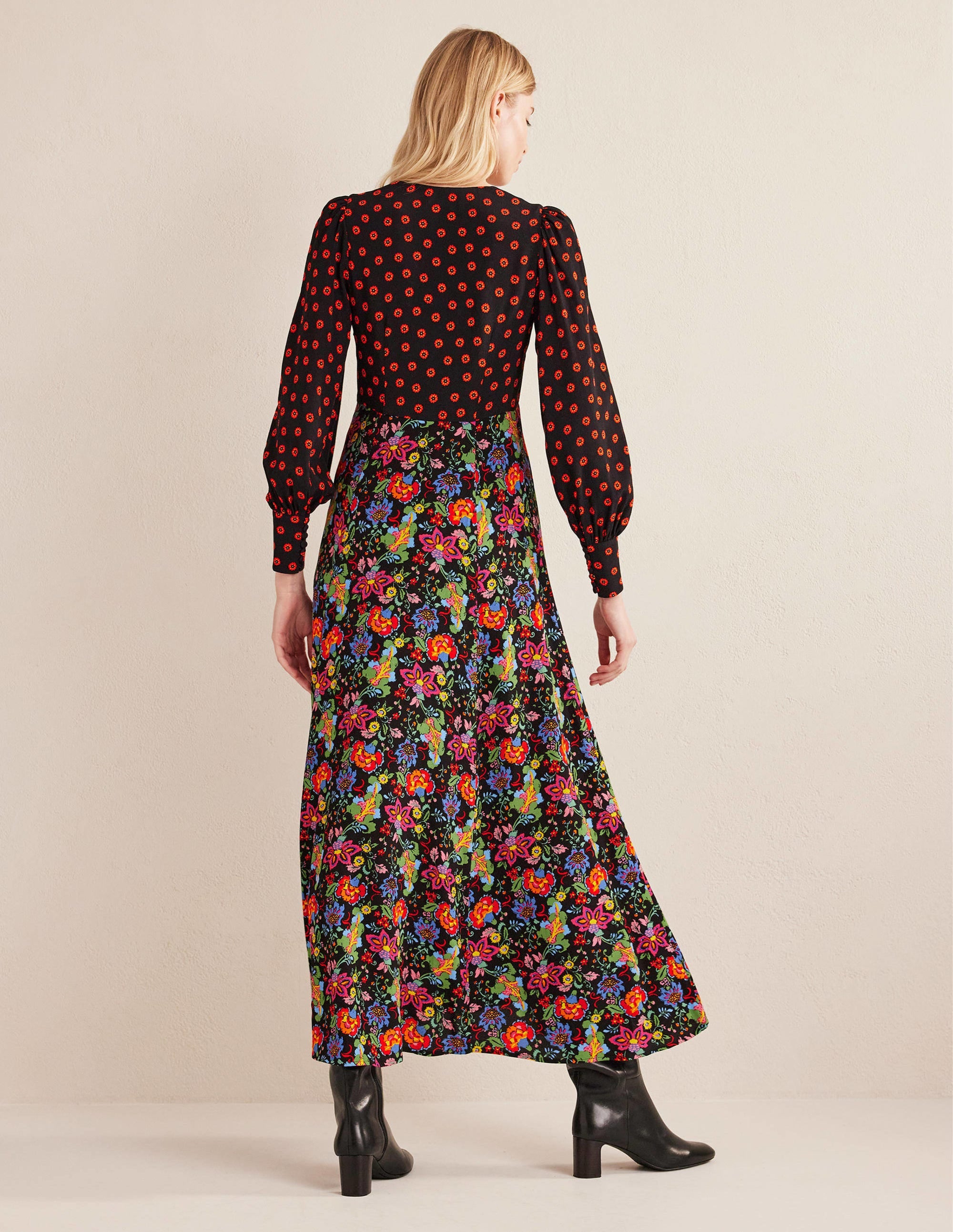 Blouson Sleeve Maxi Tea Dress-Black, Carnation Garden - Image 3