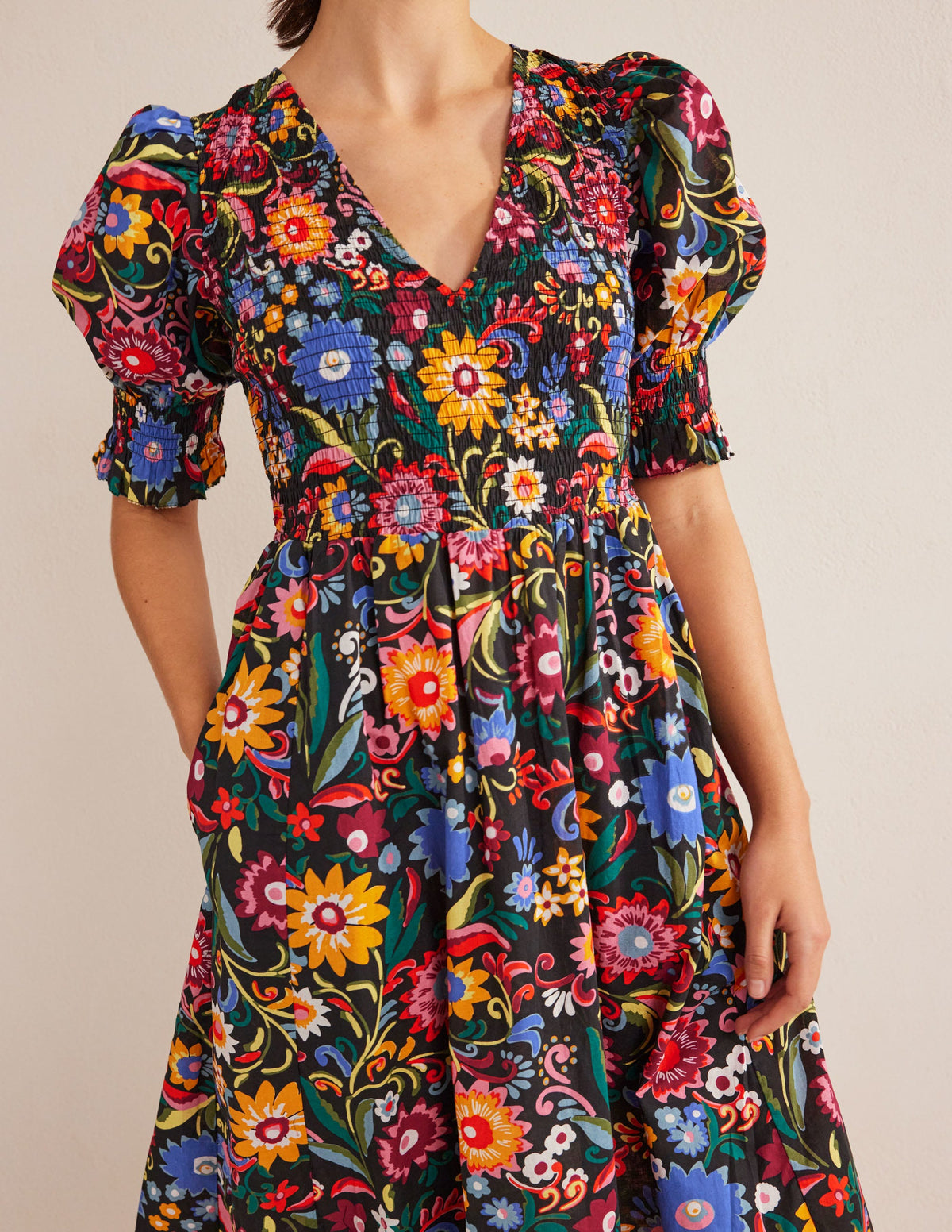 Smocked Linen Midi Dress-Black, Gardenia Pop-5