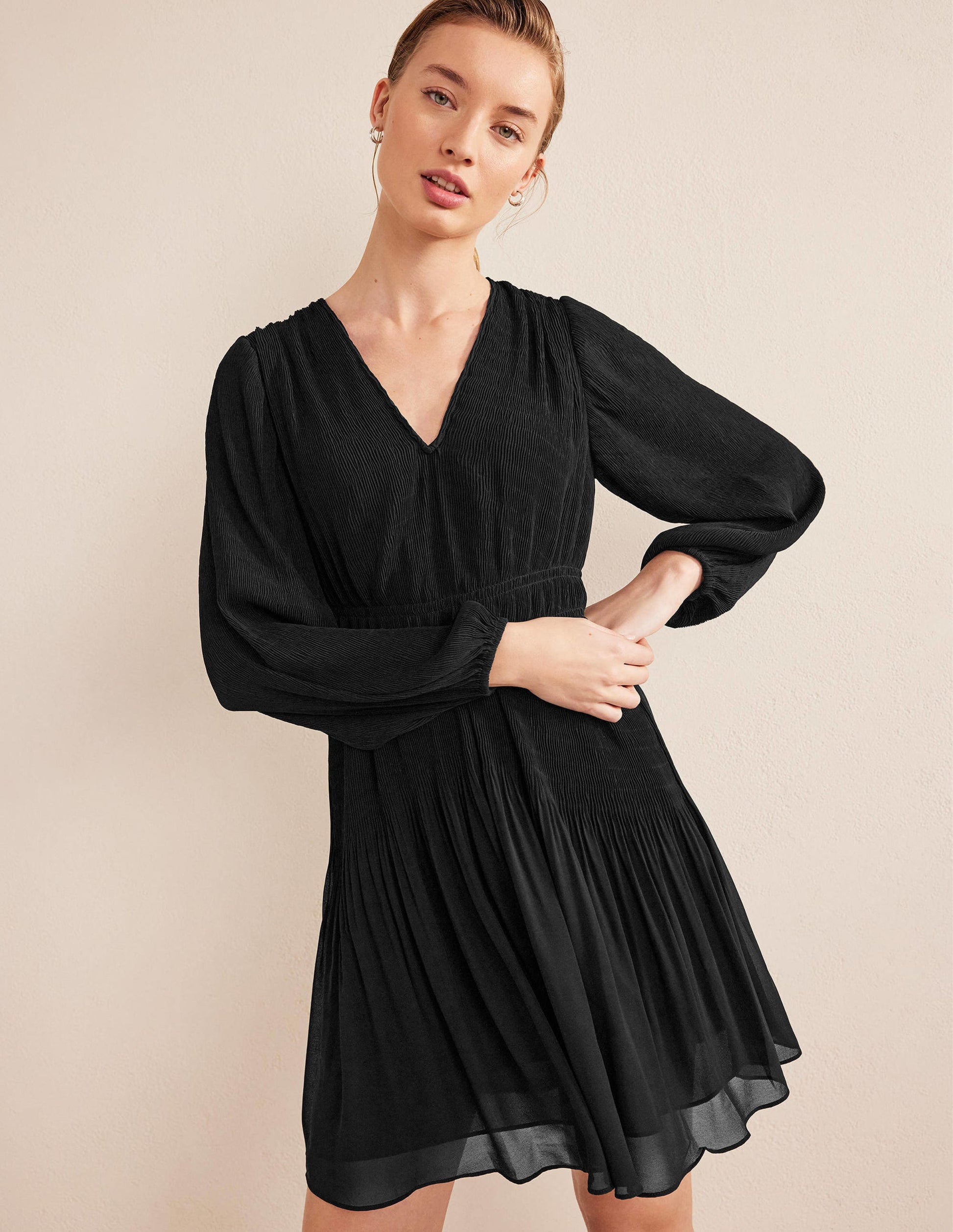 V-neck Plisse Mini Dress-Black-1