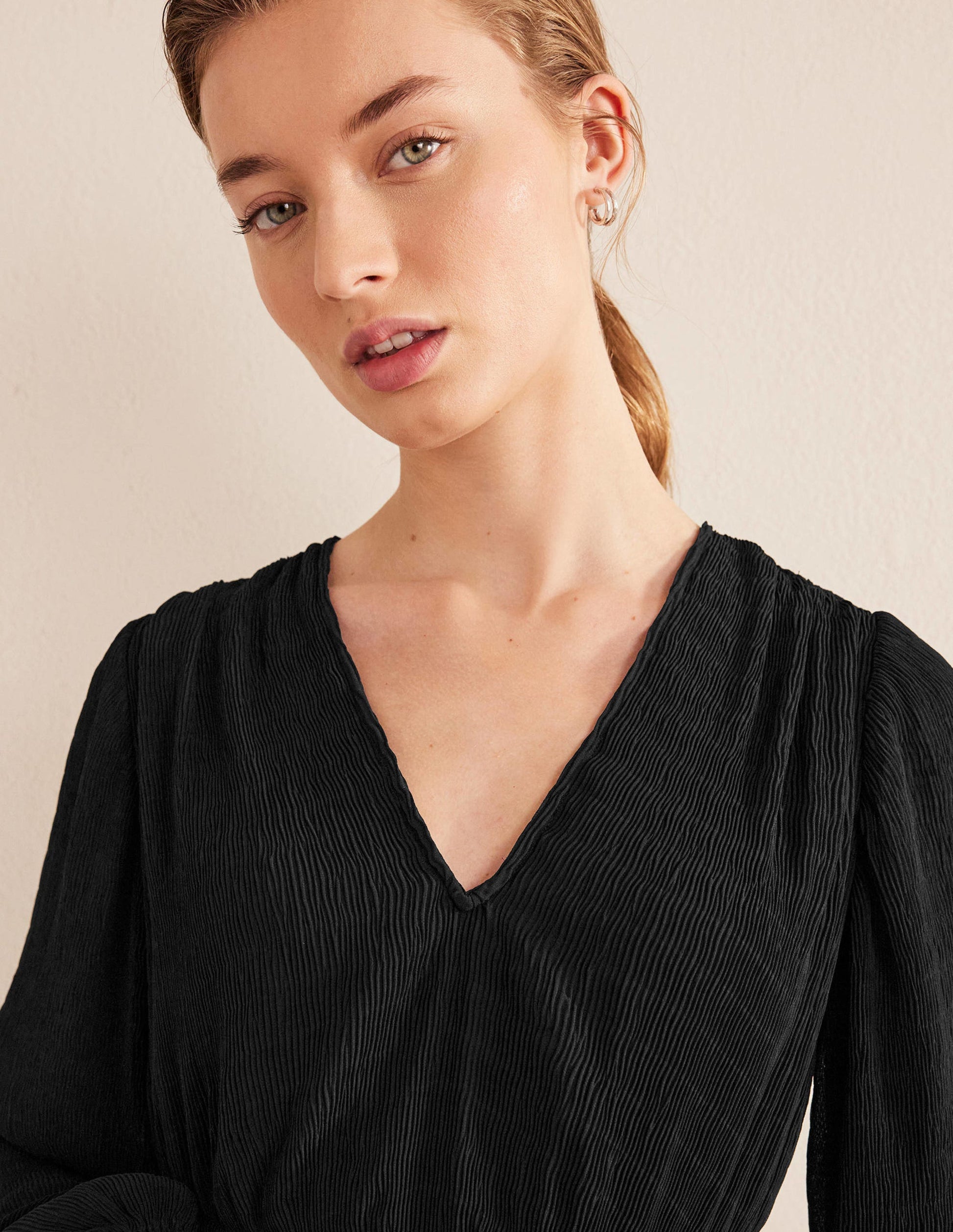 V-neck Plisse Mini Dress-Black-2