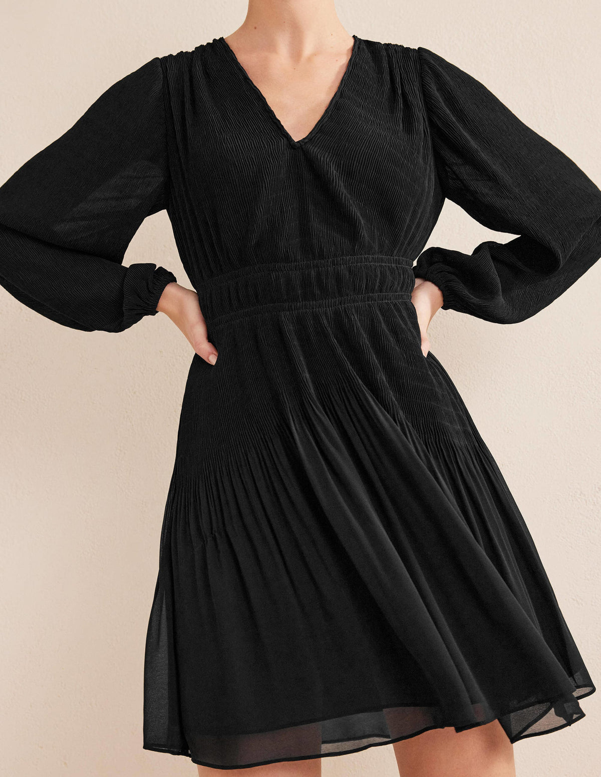 V-neck Plisse Mini Dress-Black - Image 4