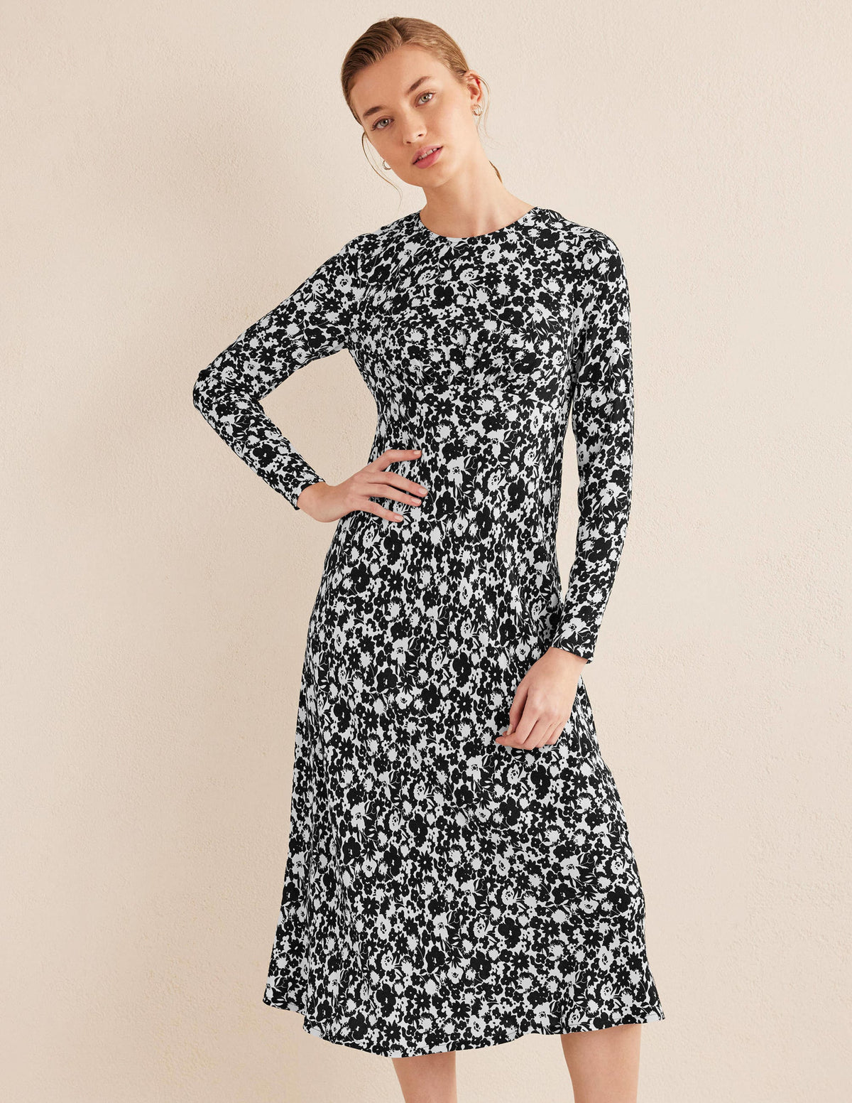 Crew Neck Midi Tea Dress-Black, Bloom Silhouette - Image 1