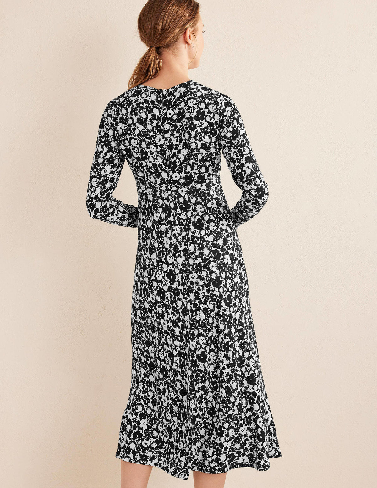 Crew Neck Midi Tea Dress-Black, Bloom Silhouette-3