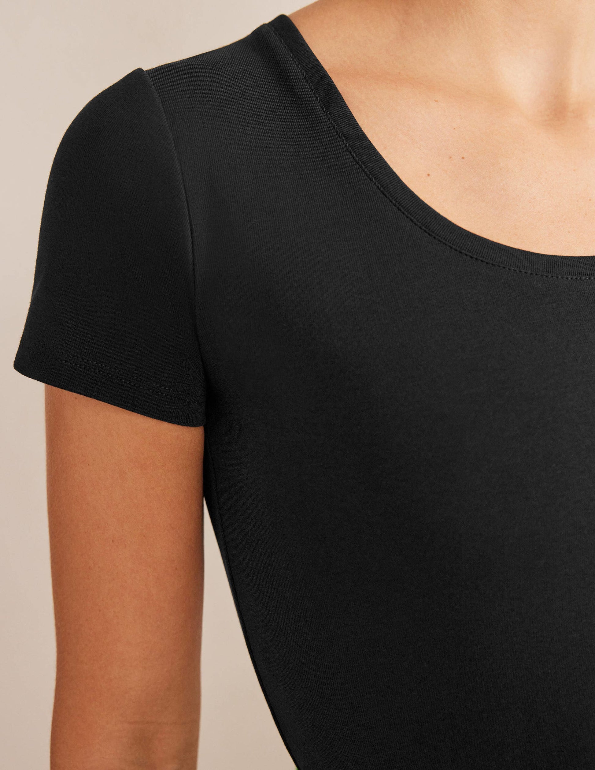 Essential Short Sleeve Tee-Black-2