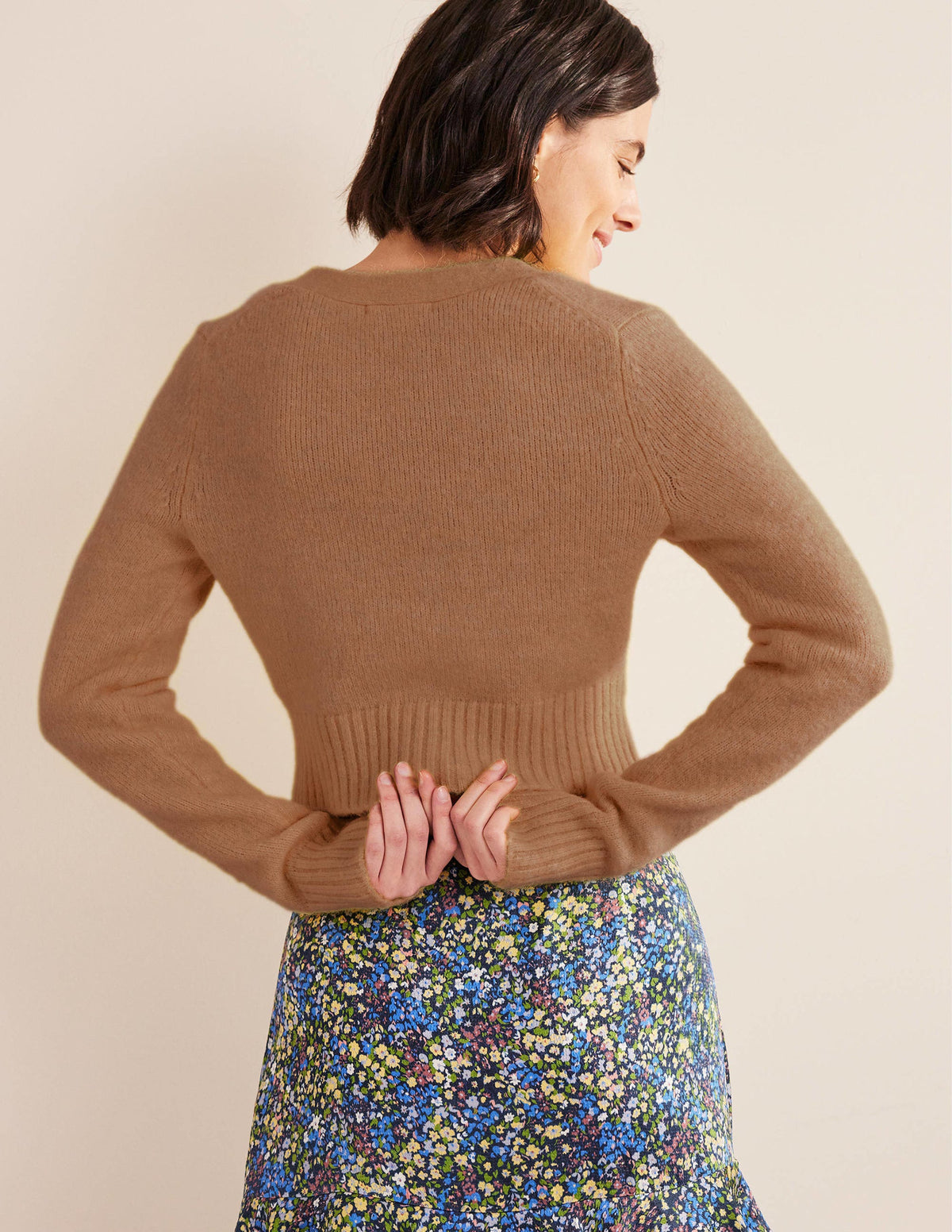 Fluffy Cropped V-Neck Cardigan-Camel Melange - Image 3