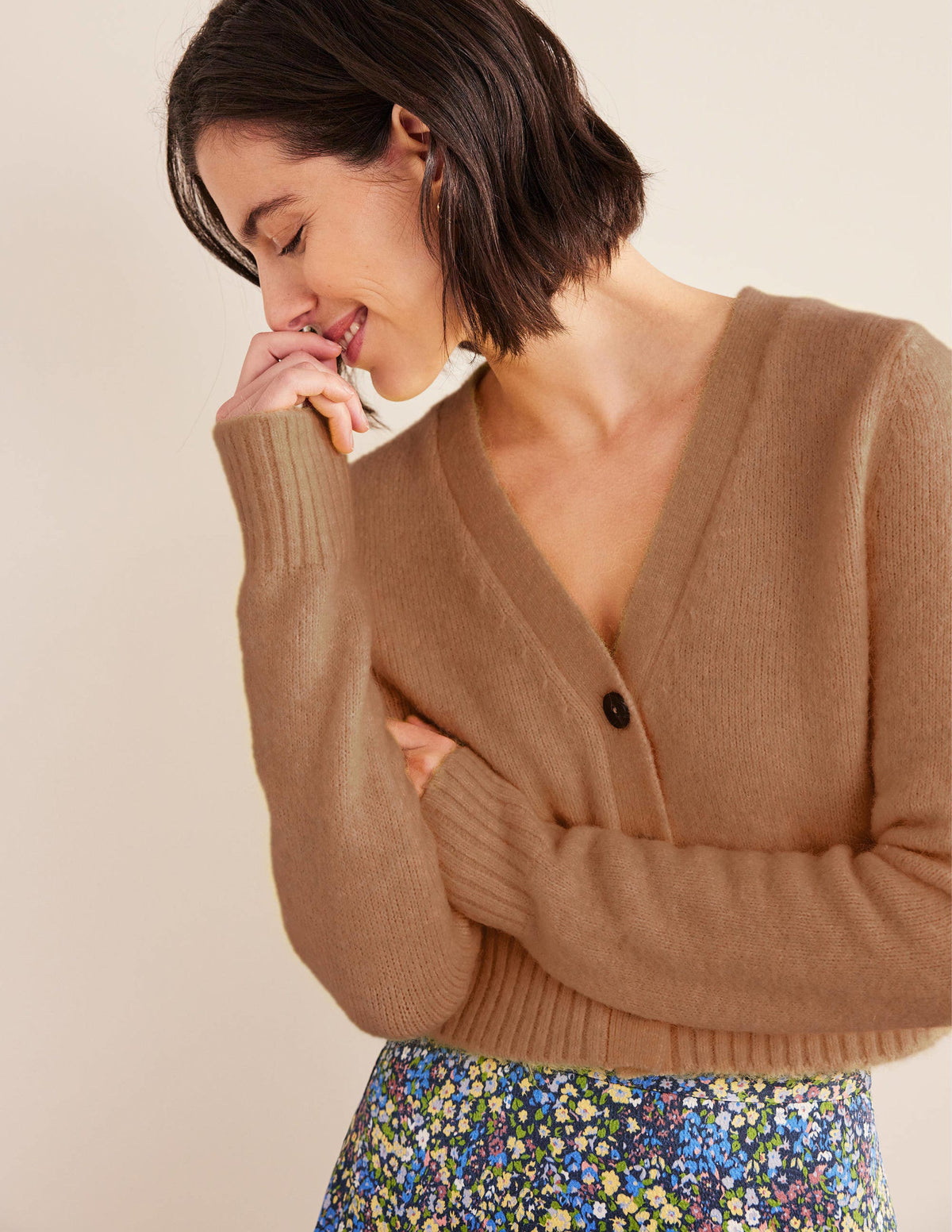 Fluffy Cropped V-Neck Cardigan-Camel Melange - Image 4