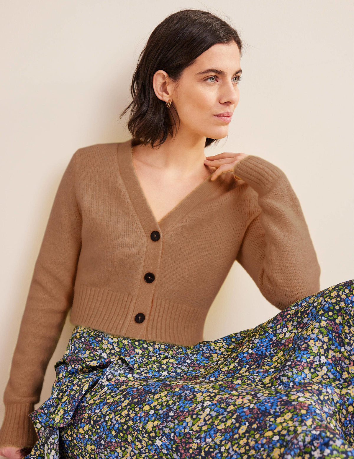 Fluffy Cropped V-Neck Cardigan-Camel Melange - Image 5