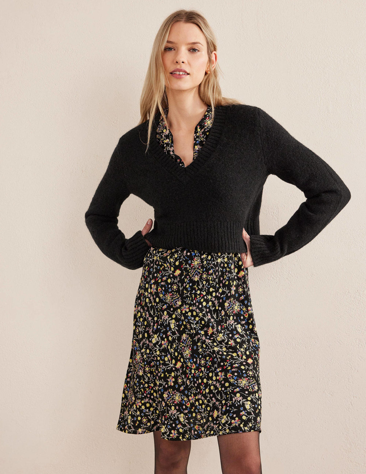 Fluffy Cropped V-Neck Sweater-Black-1
