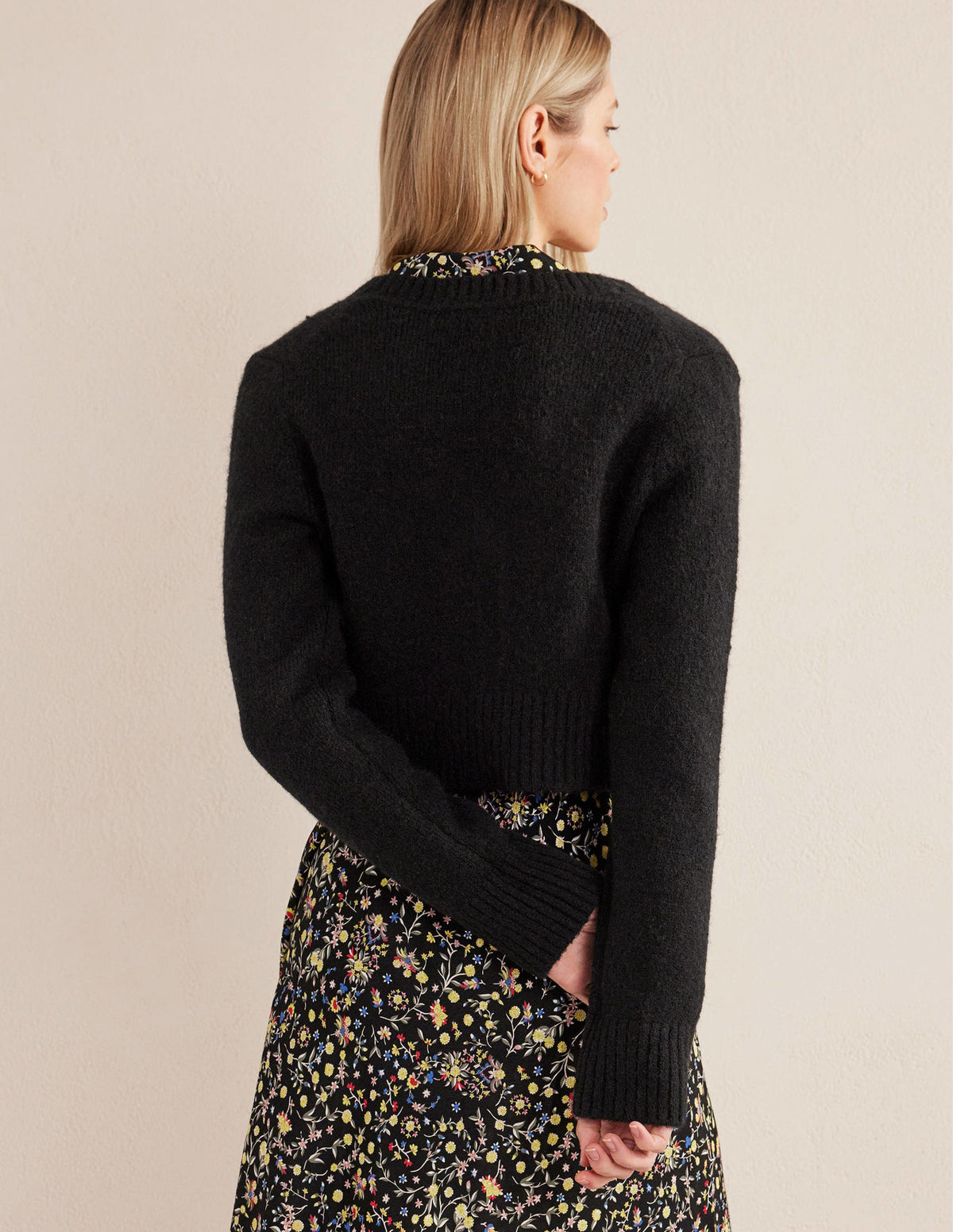 Fluffy Cropped V-Neck Sweater-Black-3