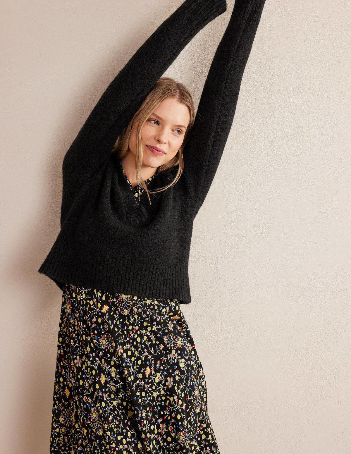 Fluffy Cropped V-Neck Sweater-Black-4