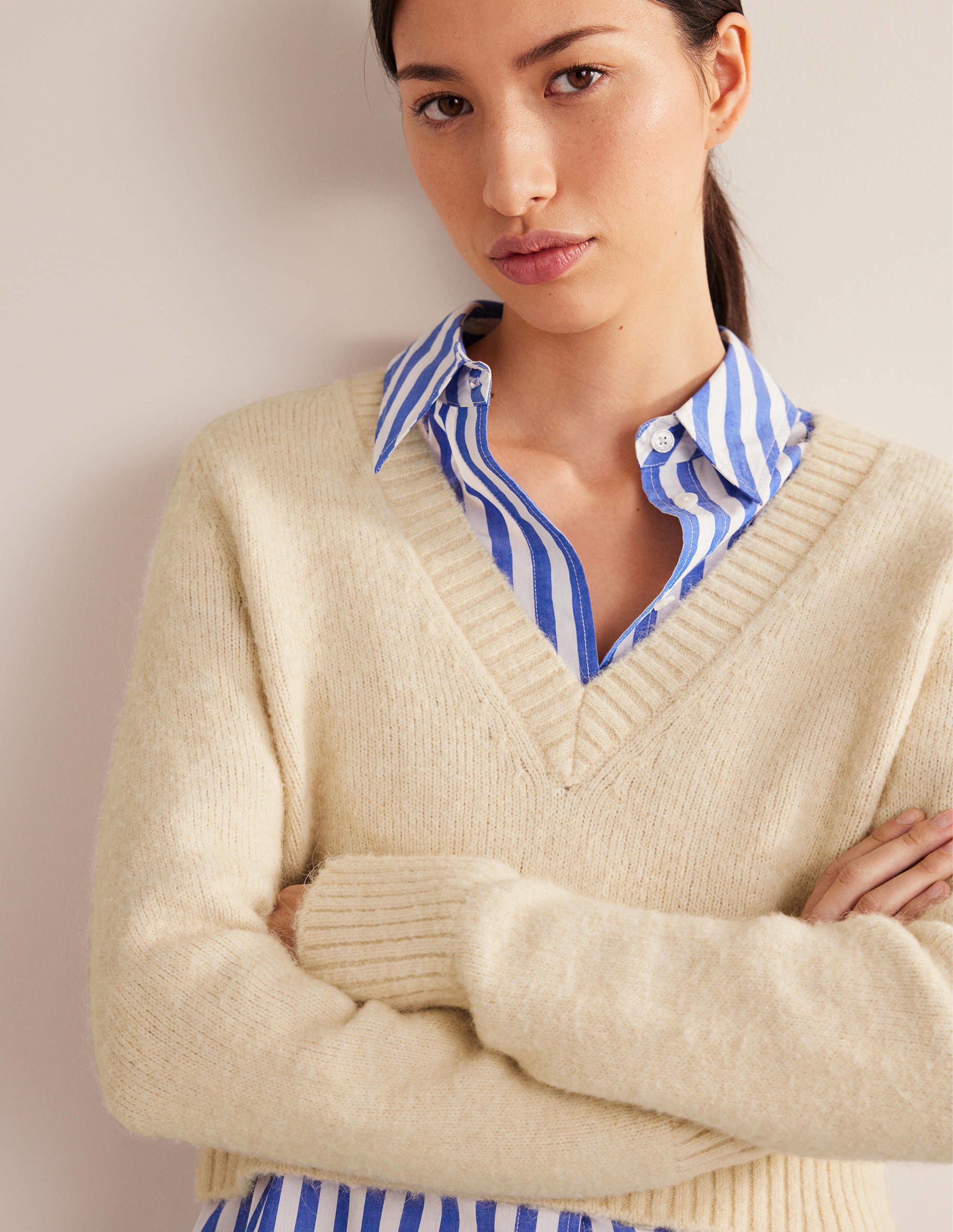 Fluffy Cropped V-Neck Sweater-Rope - Image 4