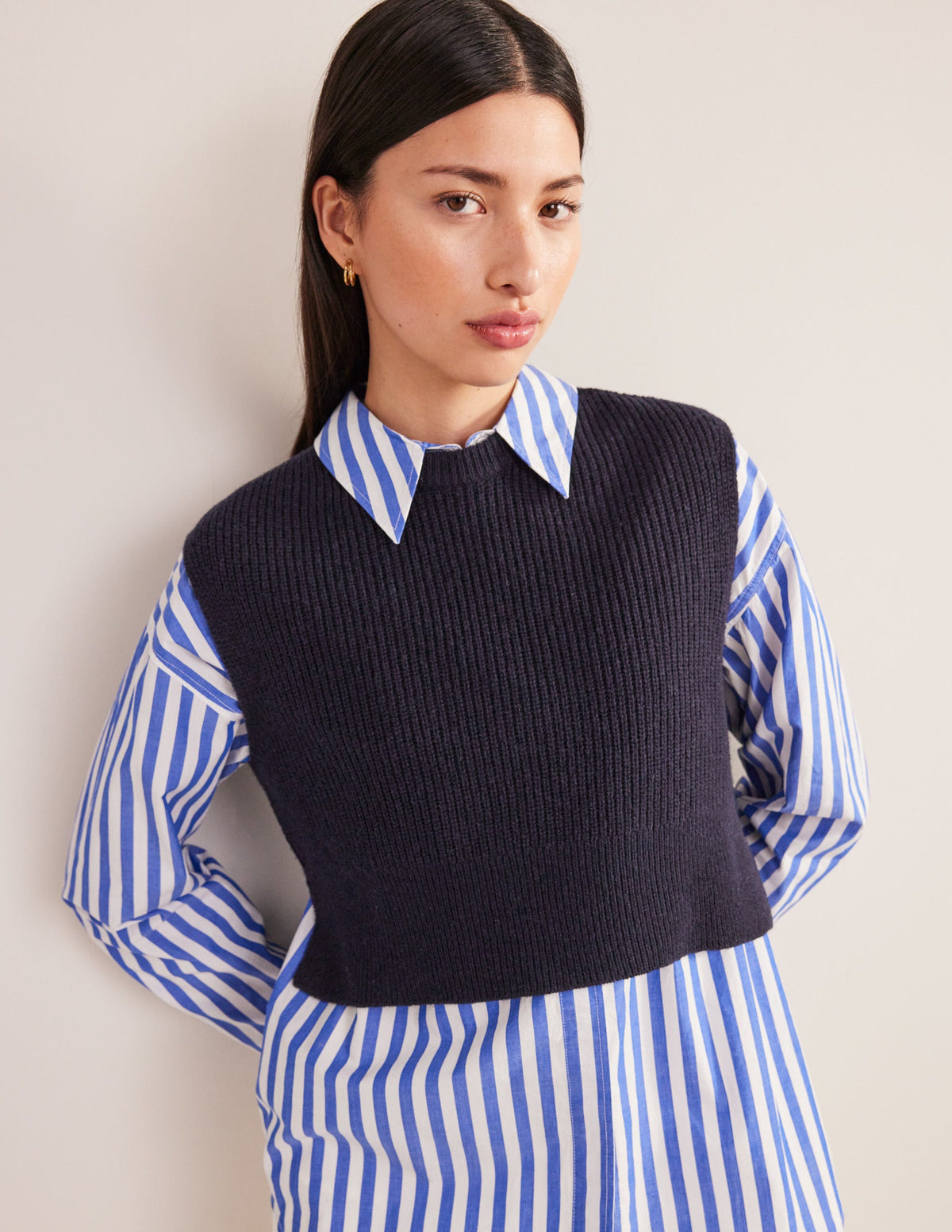 Cropped Ribbed Sweater Vest-Navy - Image 1