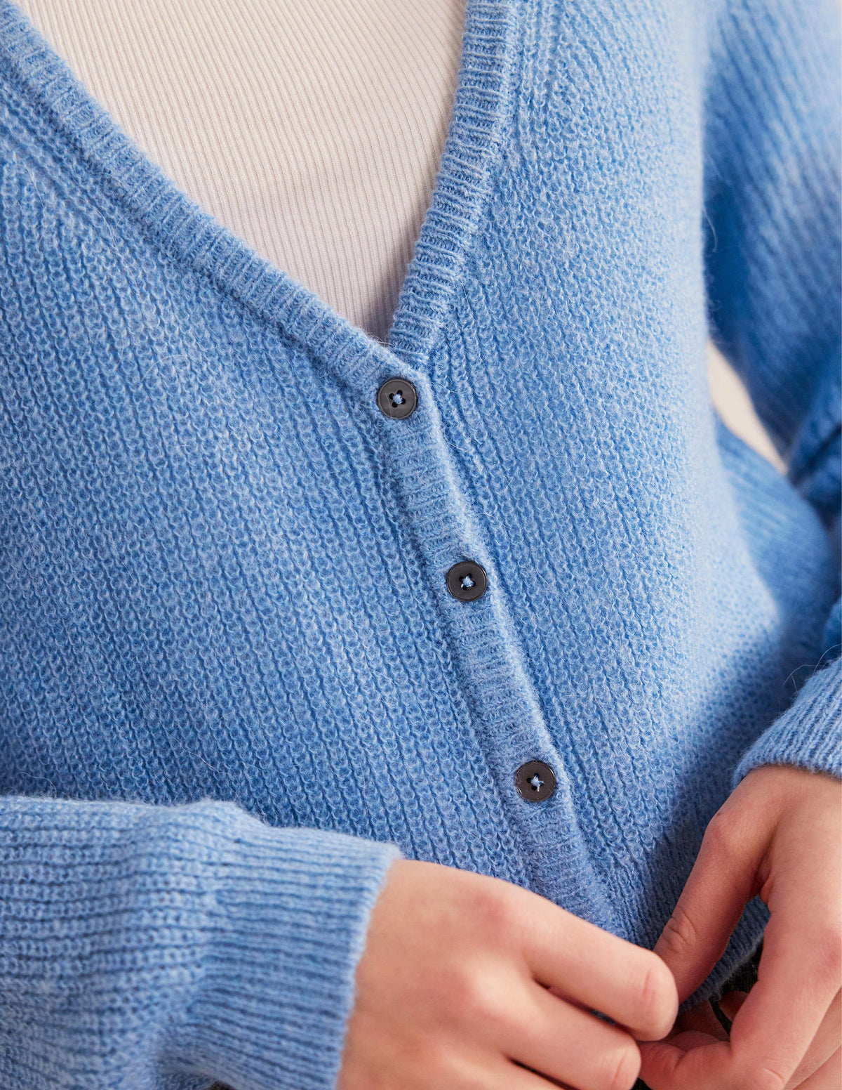 Cropped Fluffy Cardigan-Linseed - Image 2