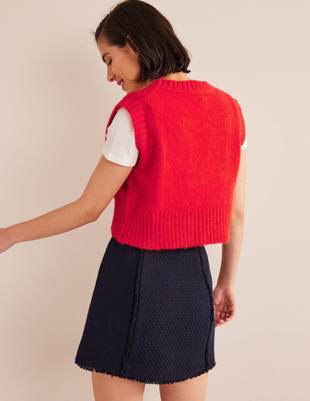 Fluffy Cropped V-Neck Vest-Tomato - Image 3