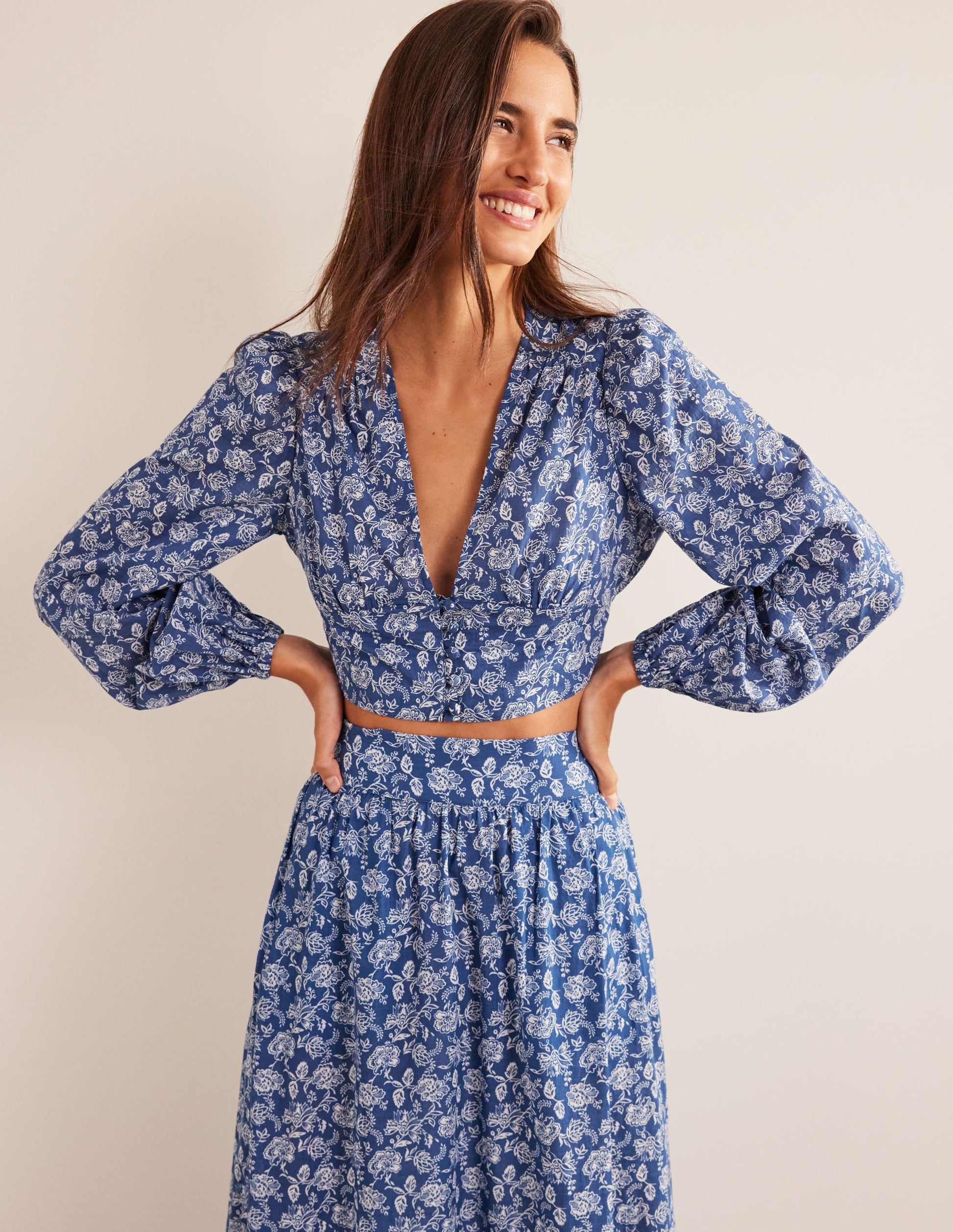 Cropped Low V Top-True Navy, Linear Bloom-1