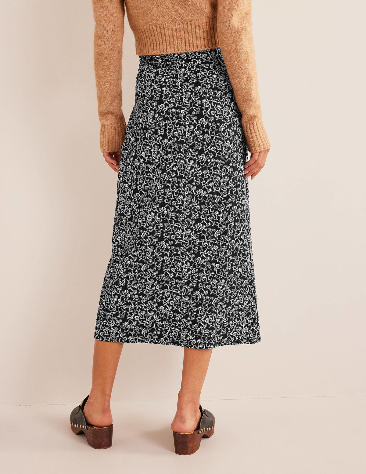 Side Split Jersey Midi Skirt-Black, Abstract Vine - Image 3