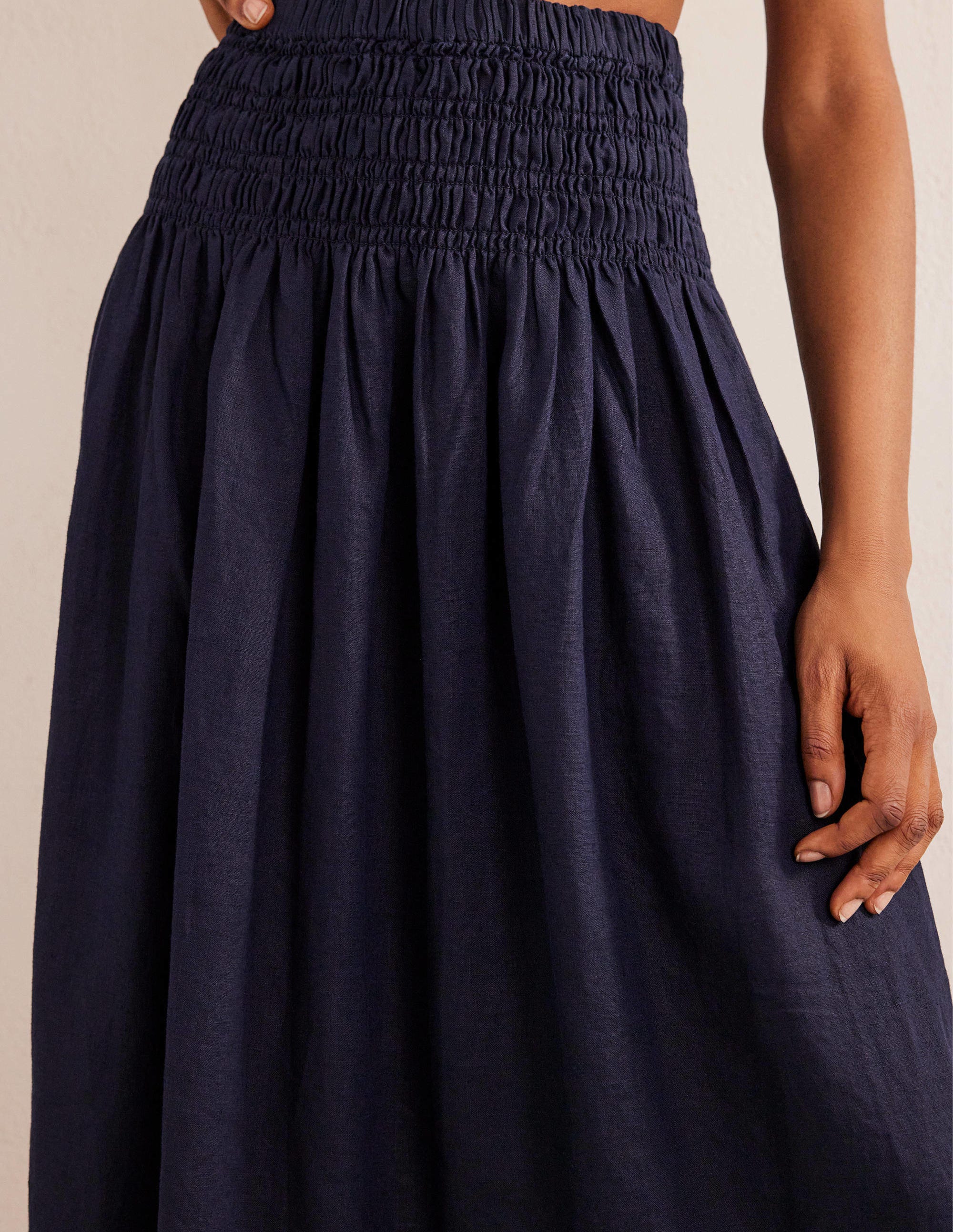 Shirred Waist Linen Midi Skirt-Navy - Image 2