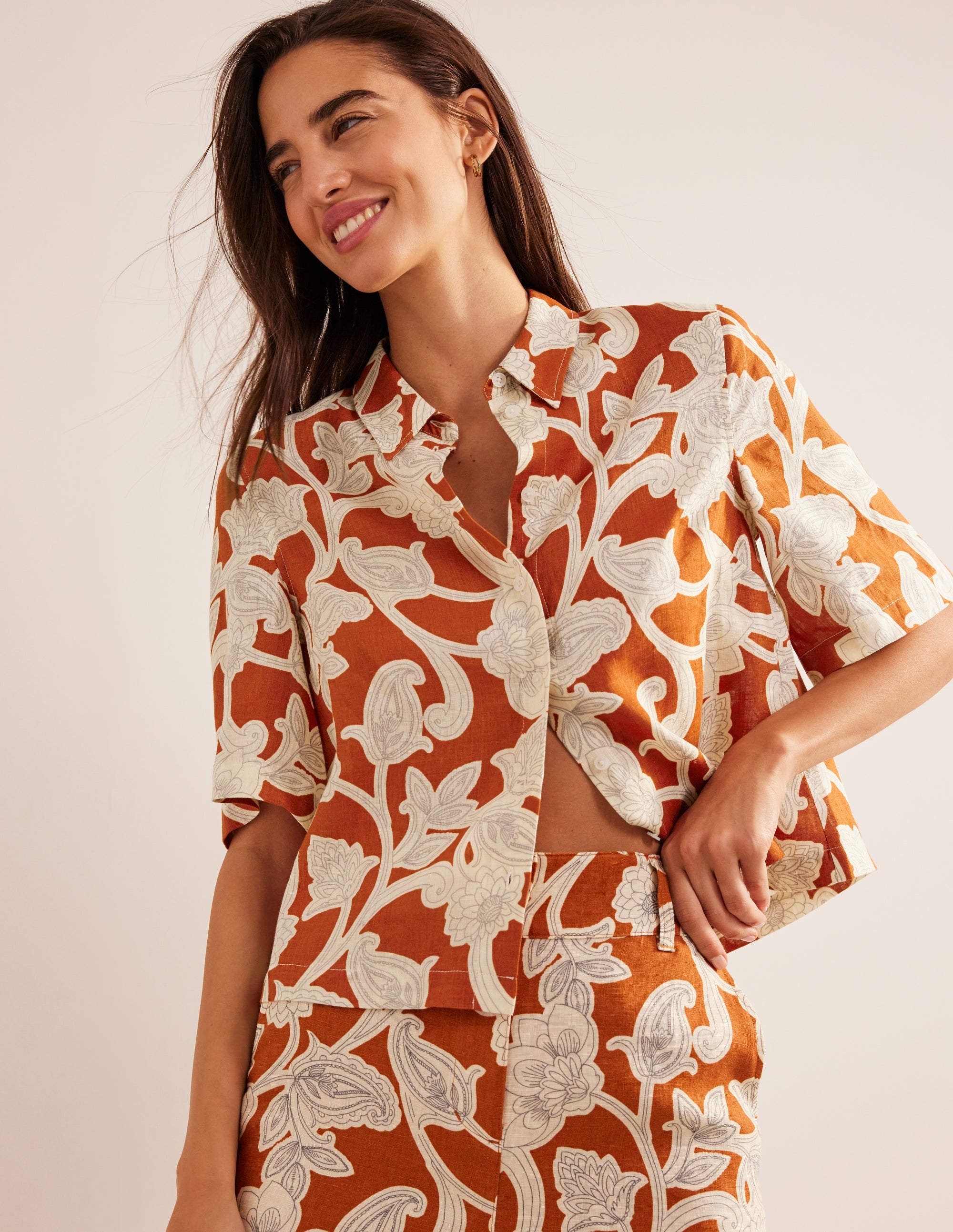 Short Sleeve Linen Shirt-Rust, Paisley Whirl - Image 4