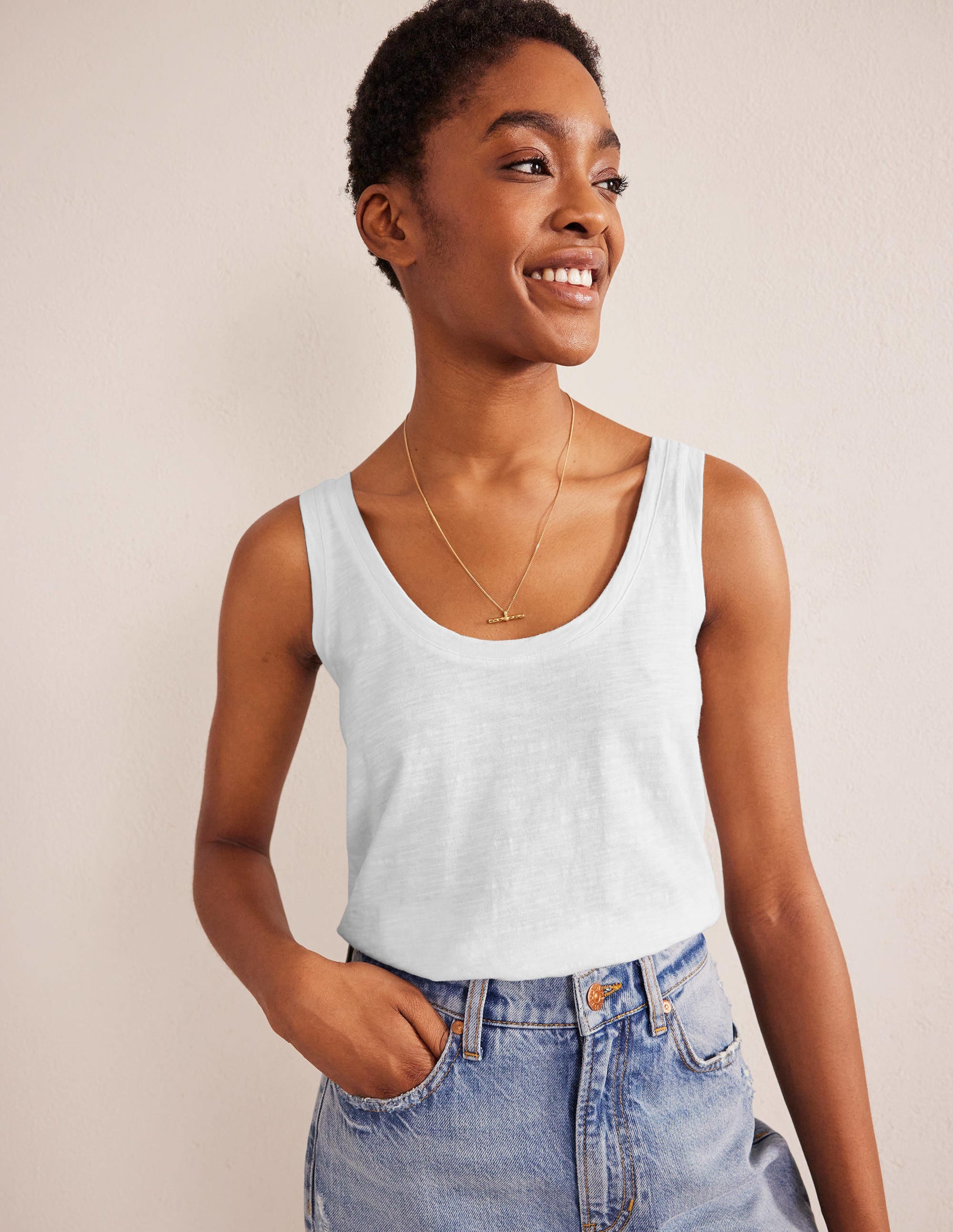 Relaxed Scoop Neck Vest-White - Image 4