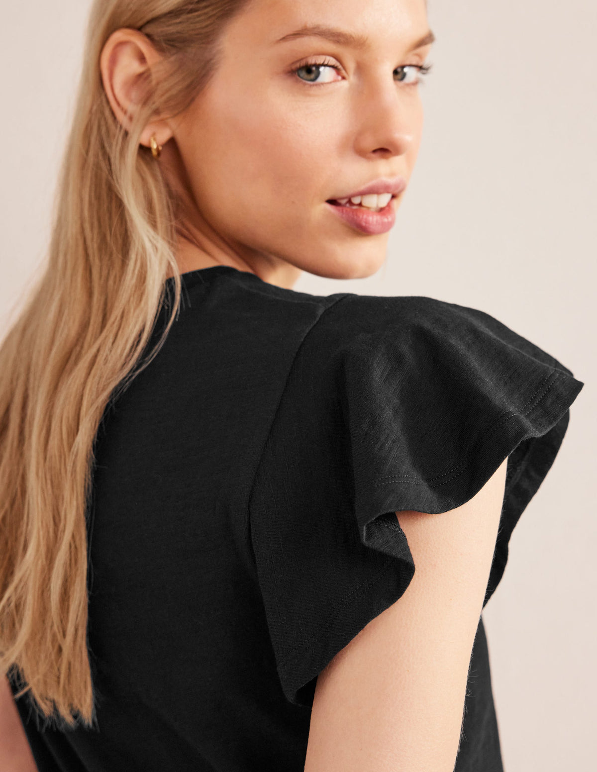 Crew Neck Flutter T-Shirt-Black-2