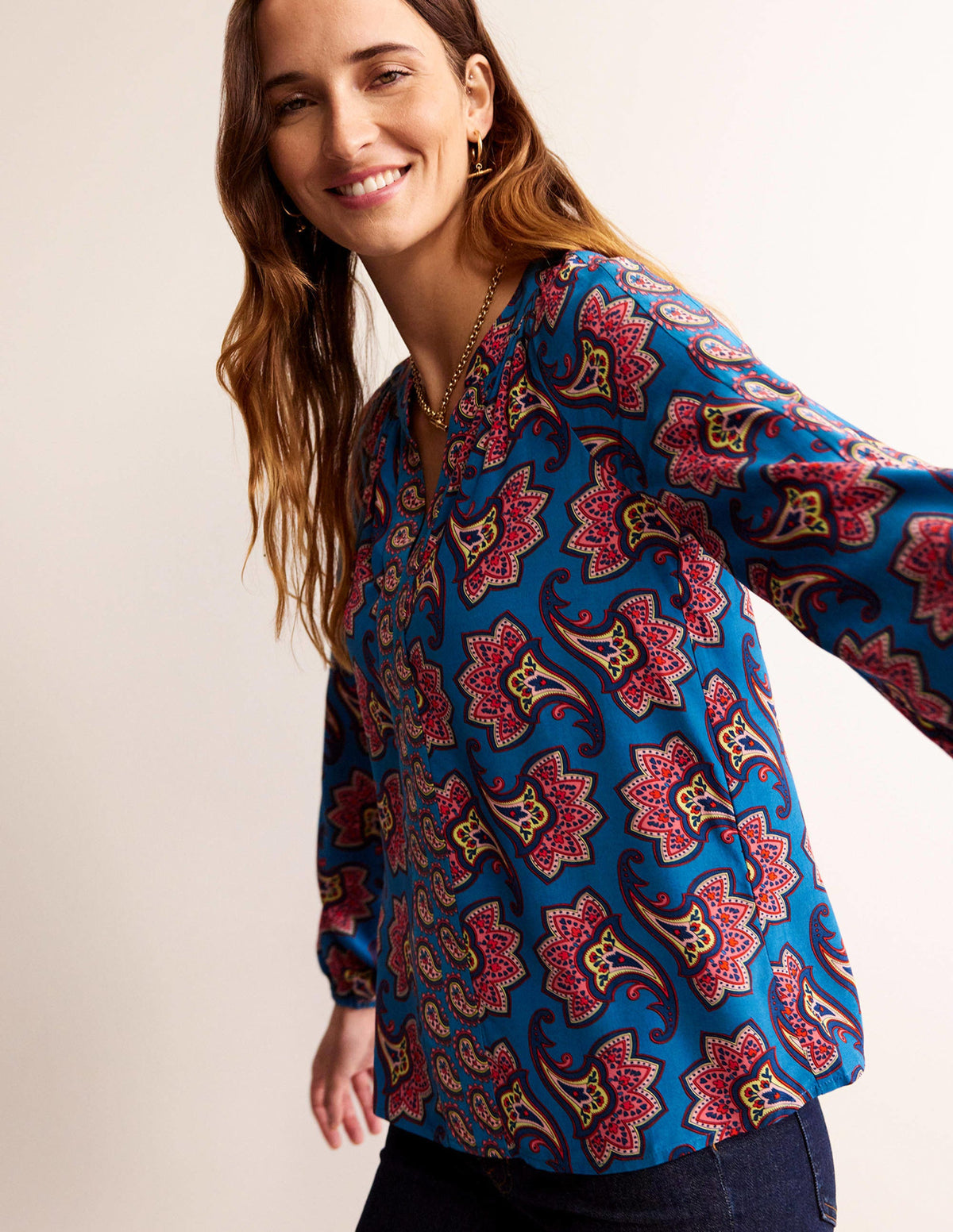 Border Print Raglan Top-Blue, Paisley Amaryllis - Image 4
