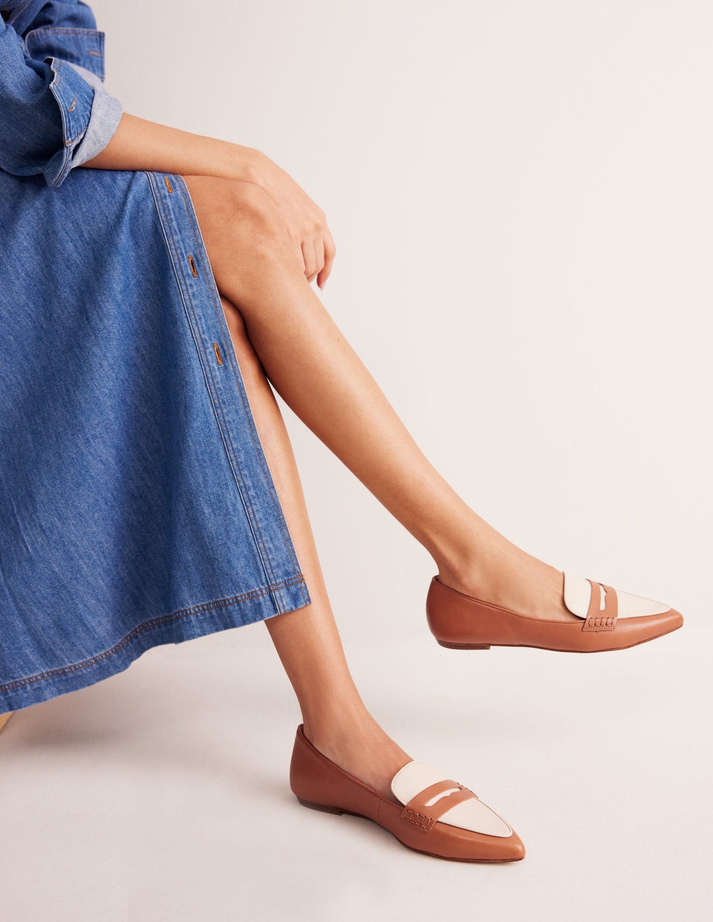 Pointed Loafers-Tan/Ecru