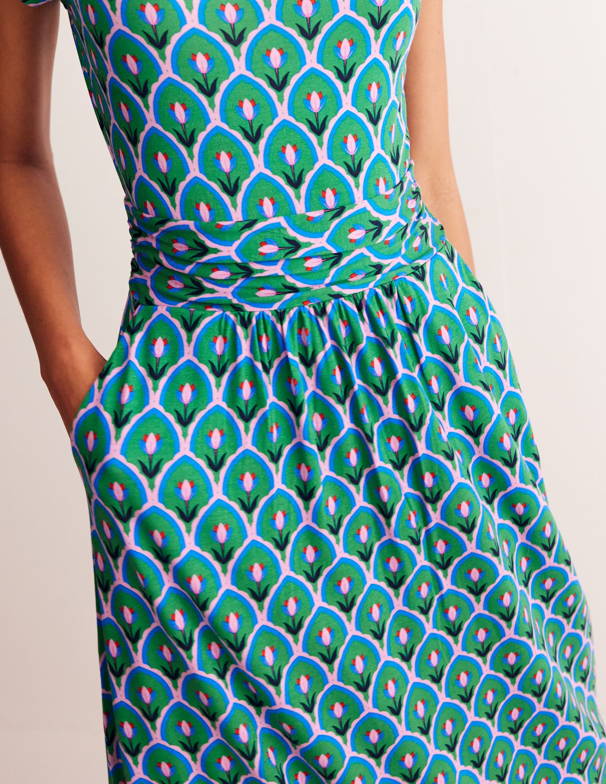 Amelie Jersey Midi Dress-Rich Emerald, Tulip Scallop - Image 2