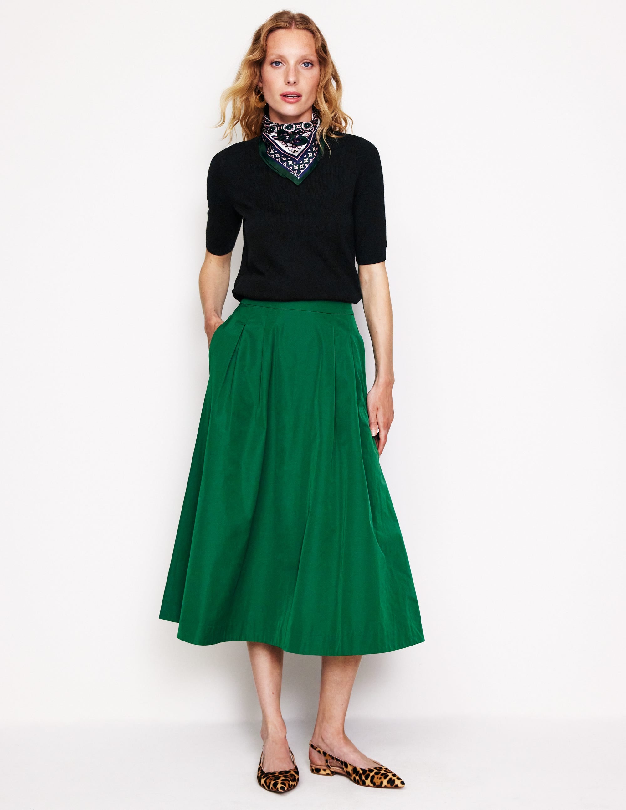 Eva Cashmere T-Shirt-Black - Image 4