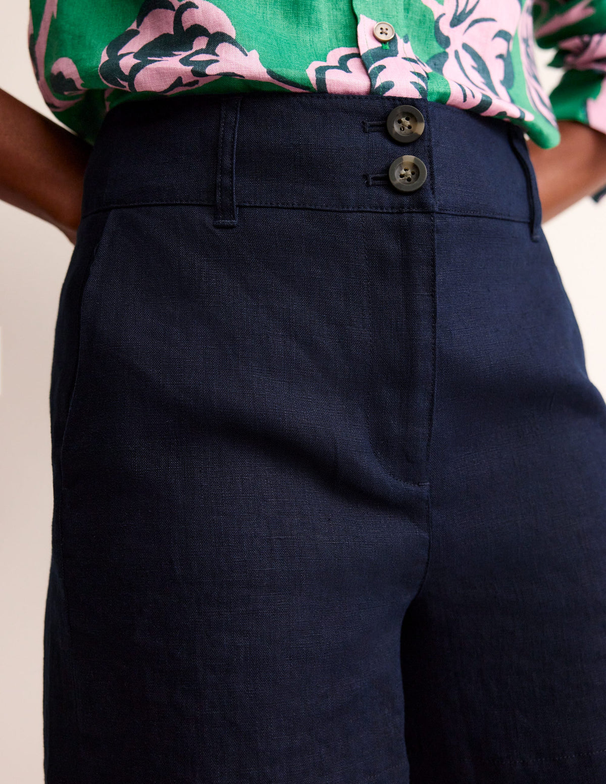 Westbourne Linen Shorts-Navy - Image 2