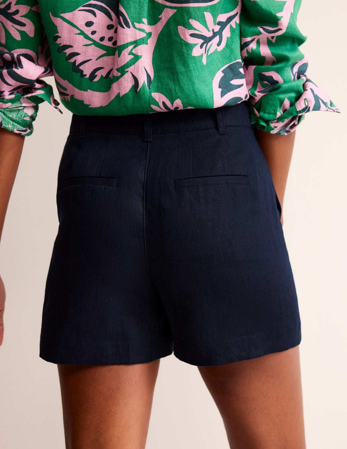 Westbourne Linen Shorts-Navy - Image 3