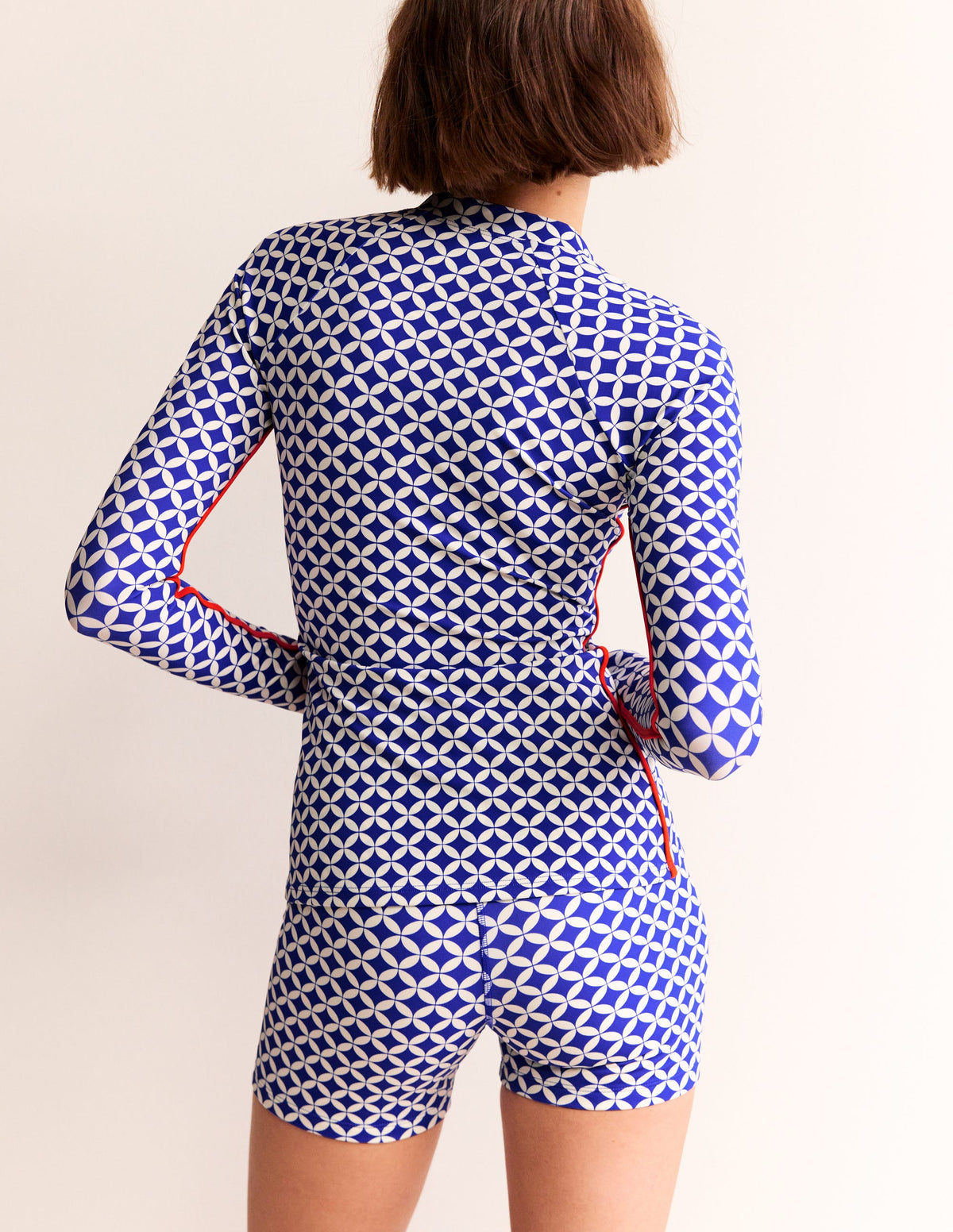 Piped Raglan Rash Guard-Surf The Web, Diamond Terrace - Image 3