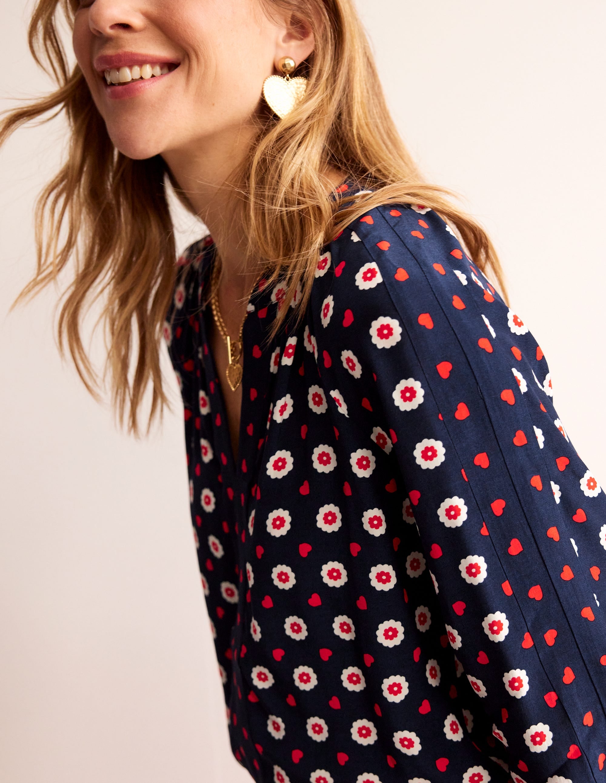 Border Print Raglan Top-Navy, Daisy Heart - Image 2