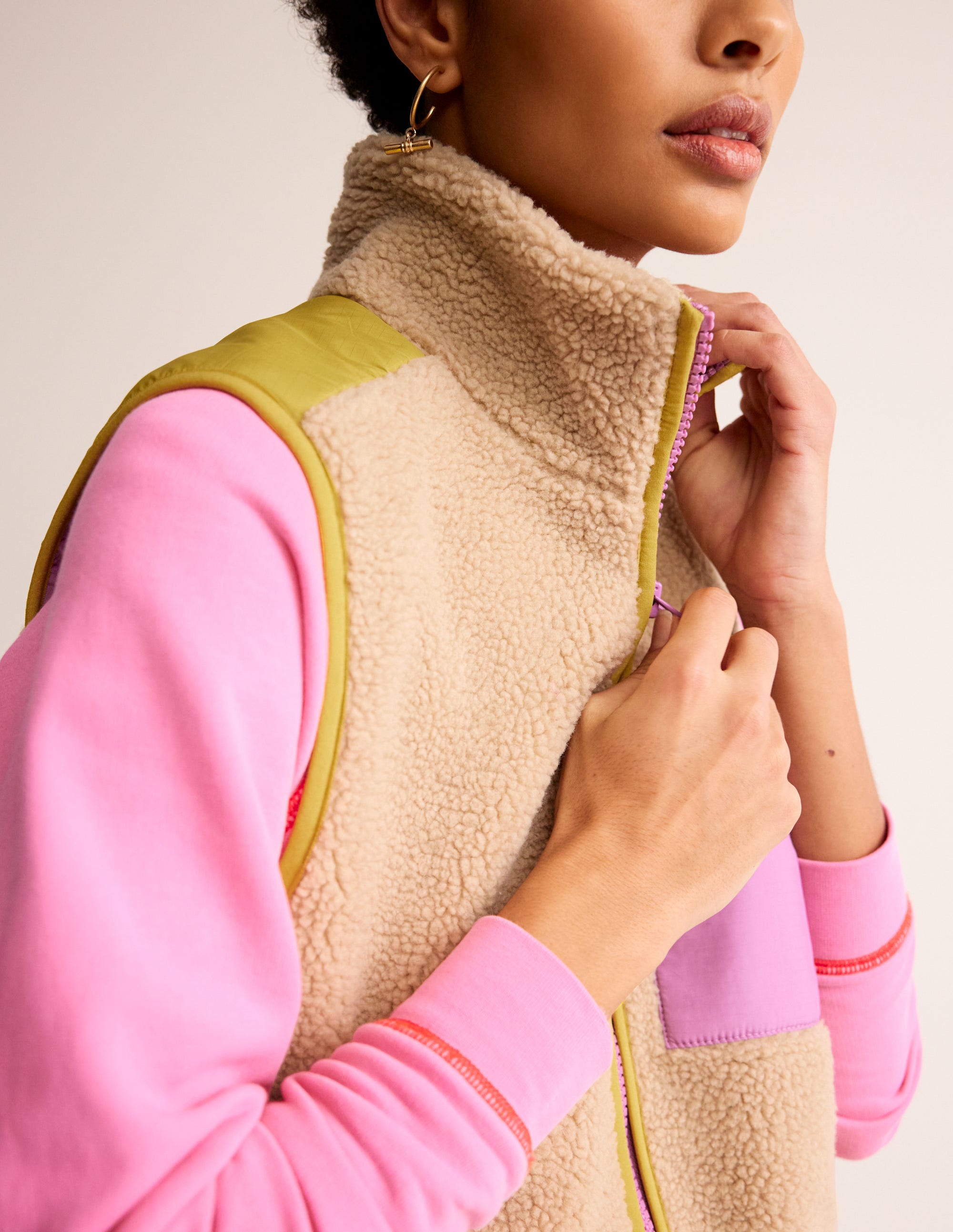 Borg Vest-Mulberry, Antique Moss - Image 3