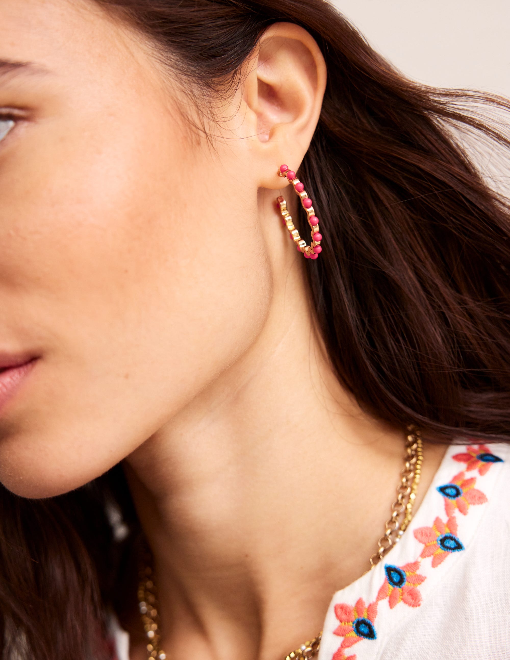 Wire Bead Hoop Earrings-Pink - Image 2