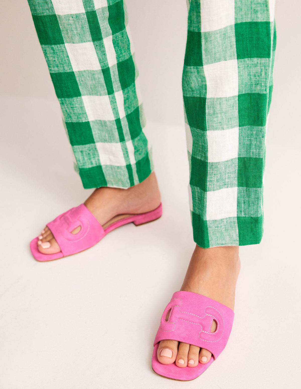 Stitch Cut Out Snaffle Sliders-Festival Pink - Image 1