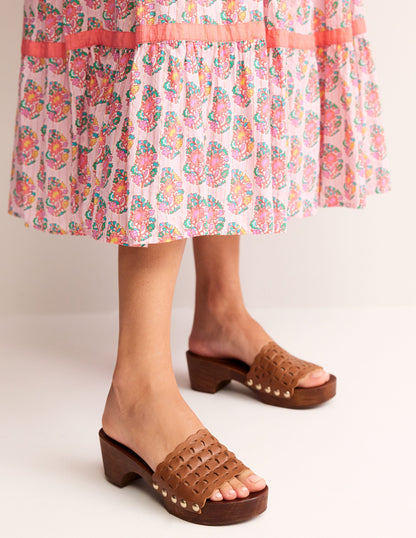 Cut Out Detail Clogs-Tan