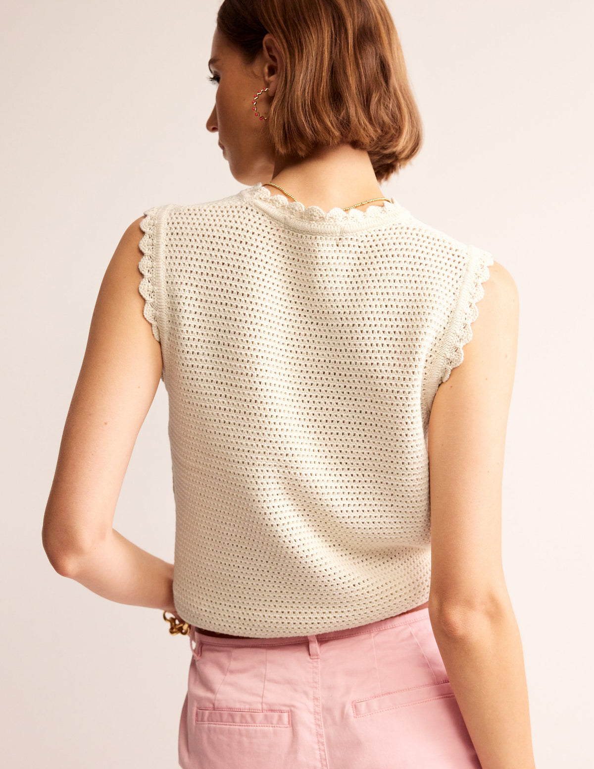 Textured Scallop Vest-Warm Ivory-3