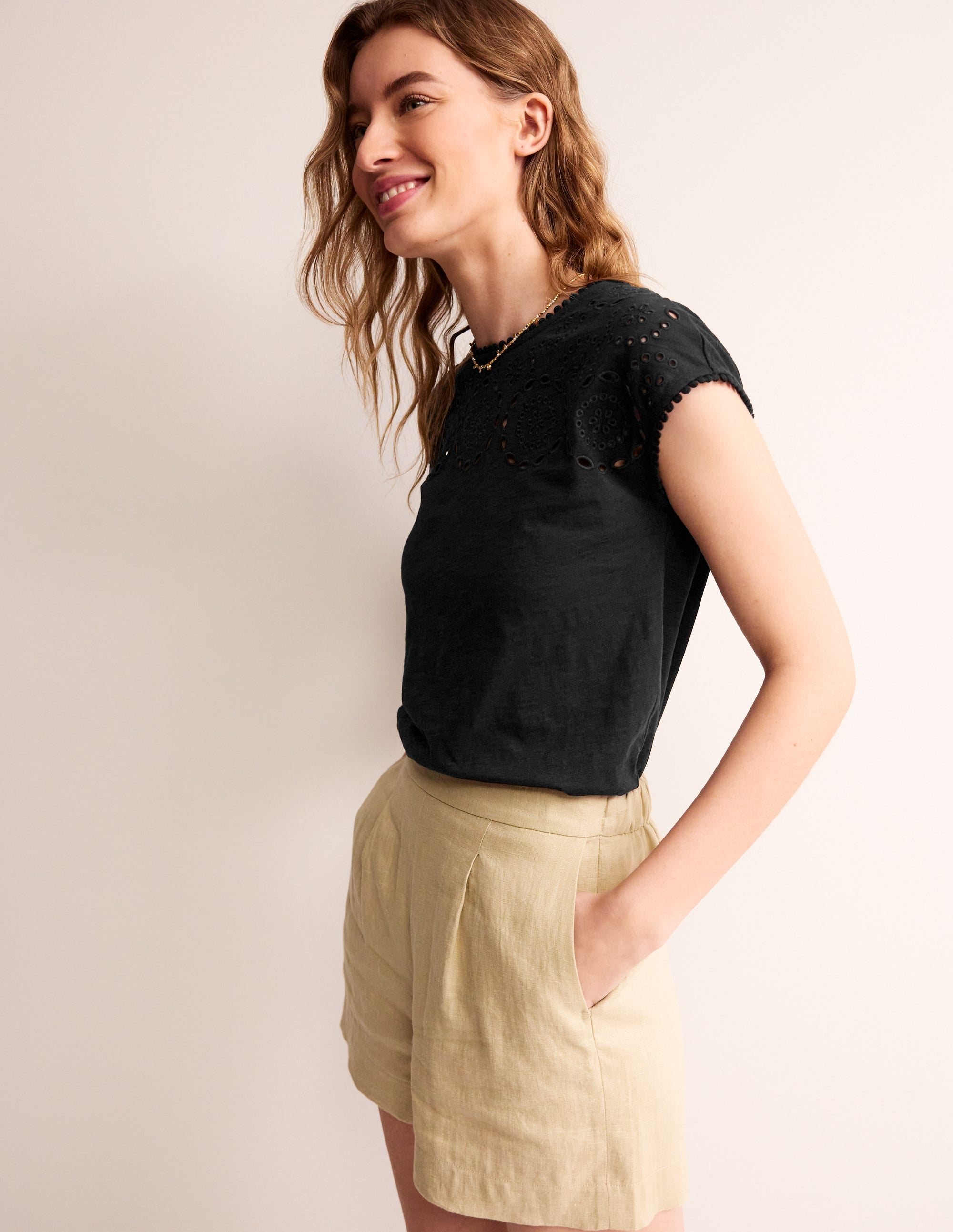 Sasha Broderie T-Shirt-Black - Image 4