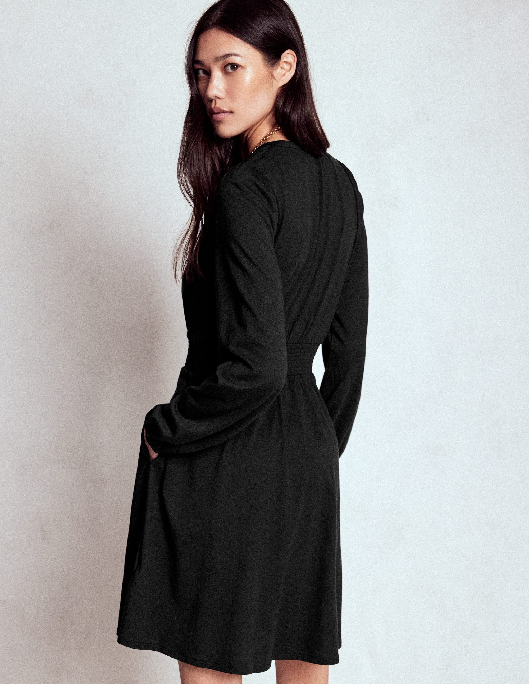 Sarah Short Jersey Dress-Black - Image 3