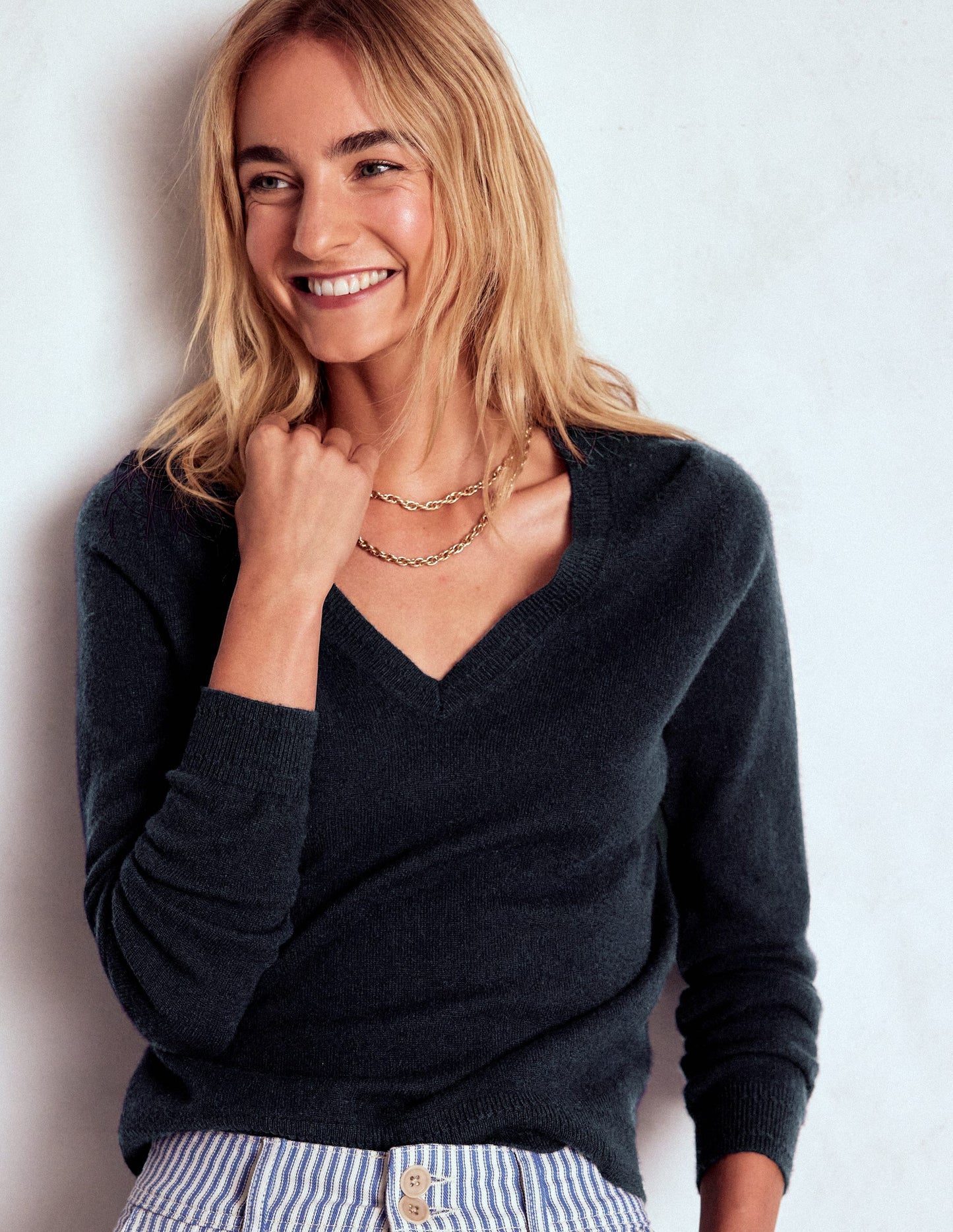 Eva Cashmere V-Neck Sweater-Navy