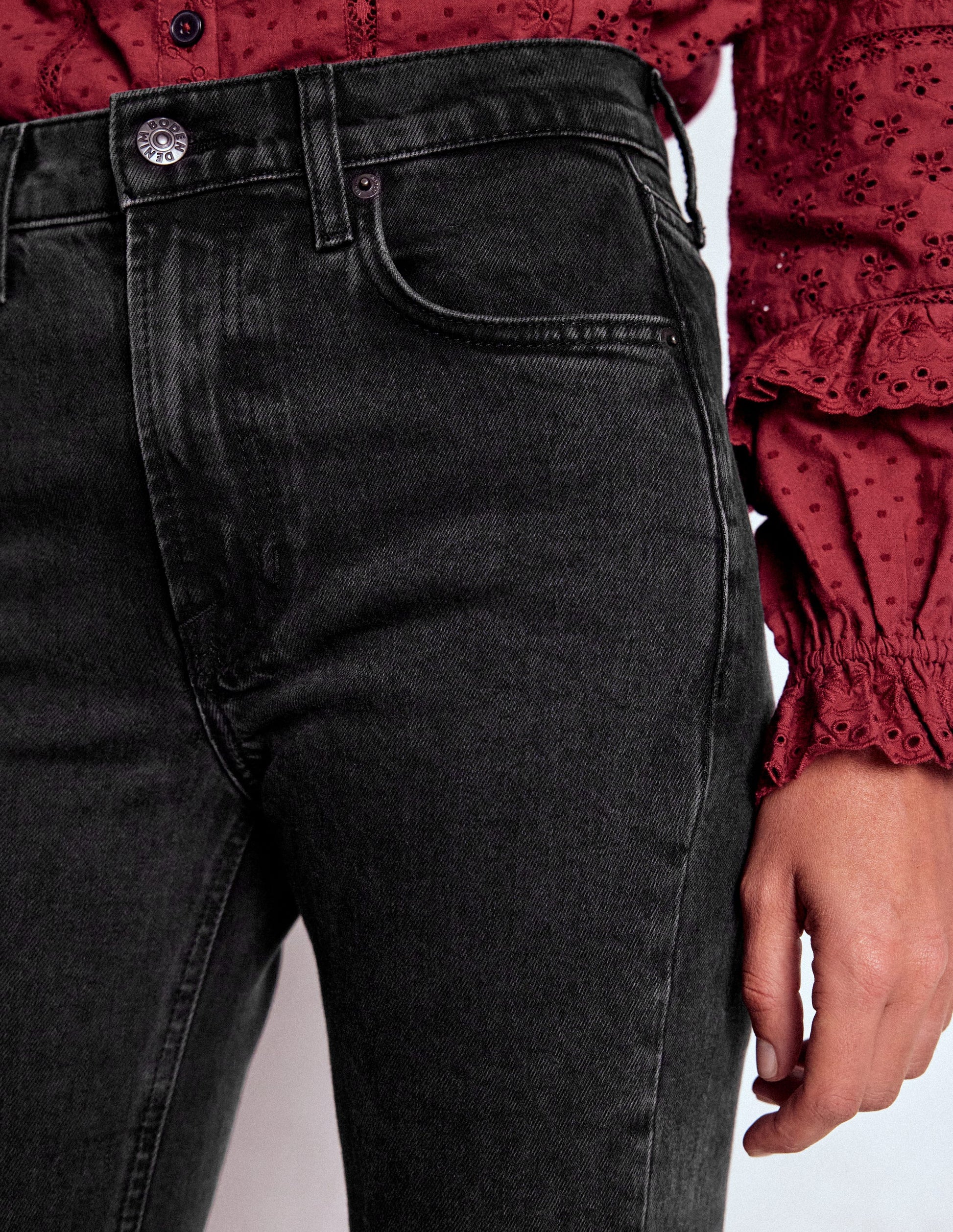 Girlfriend Jeans-Washed Black-5