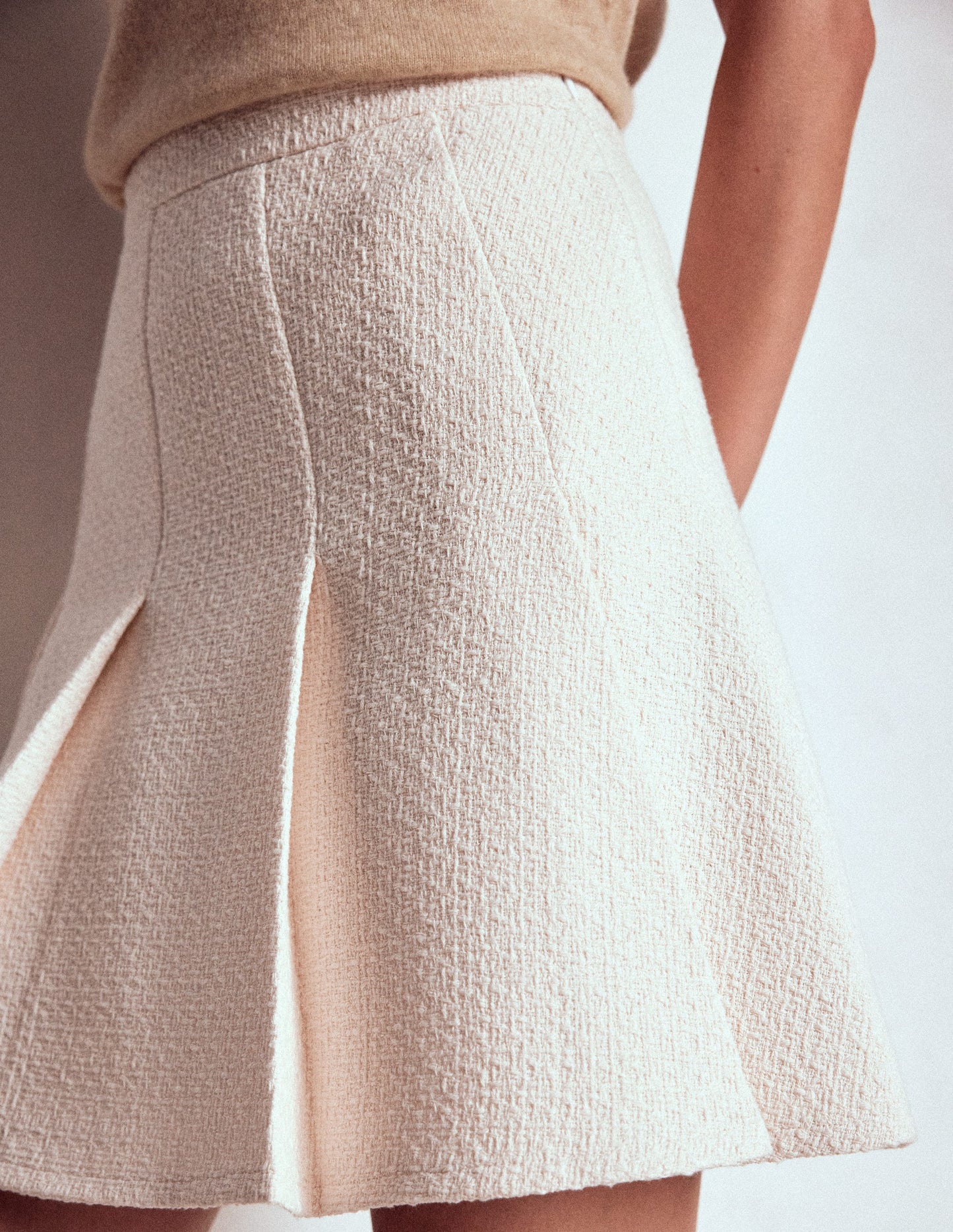 Flippy Textured Skirt-White