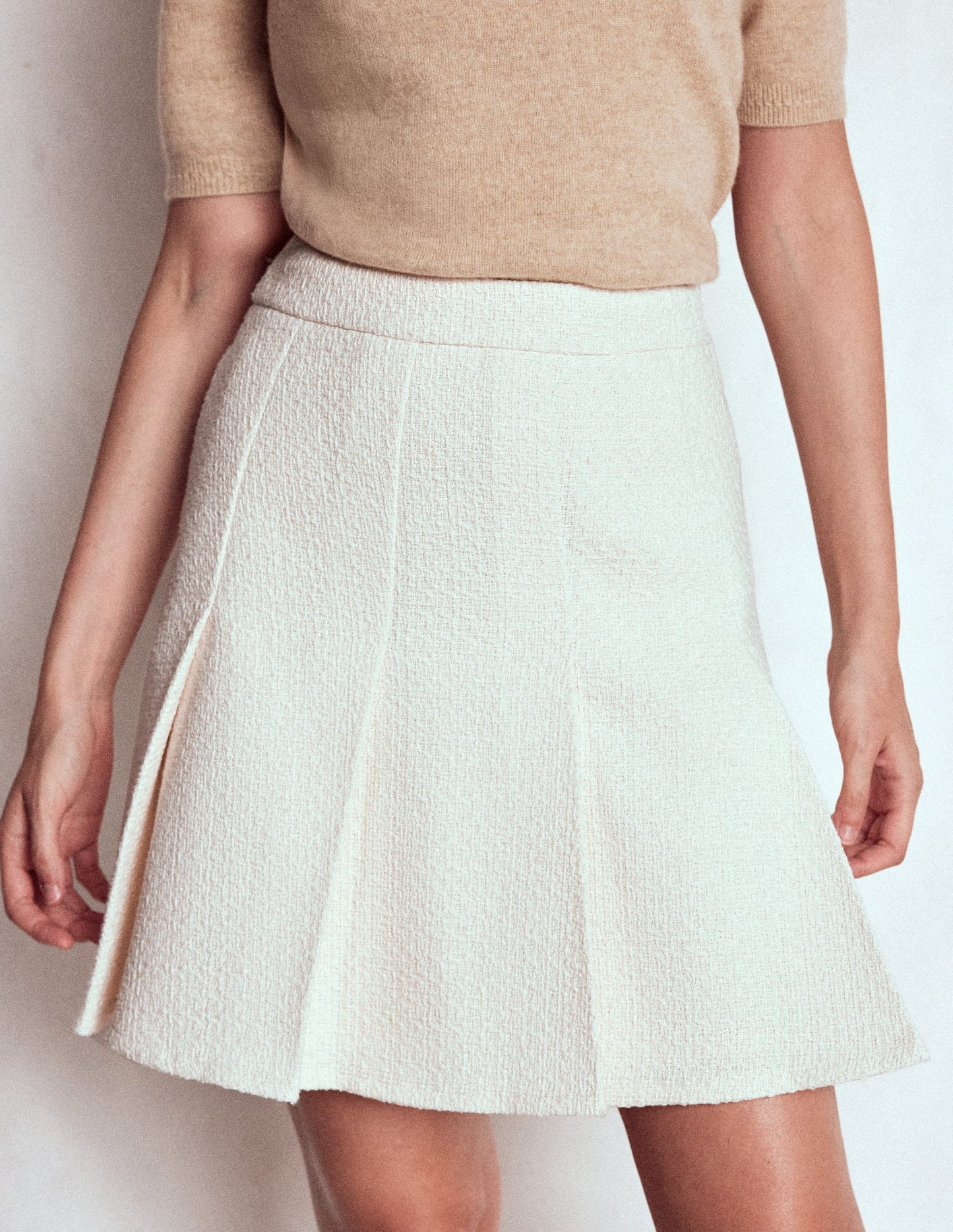 Flippy Textured Skirt-White