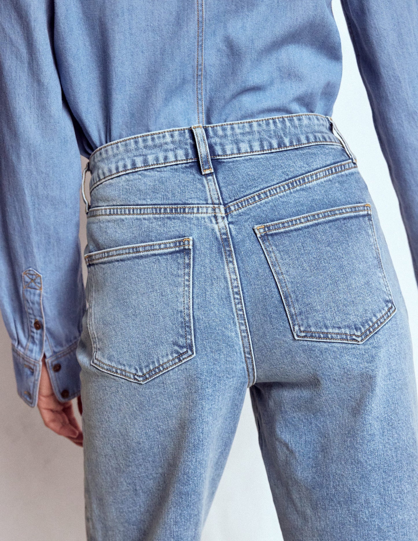 Mid Rise Straight Leg Jeans-Light Vintage