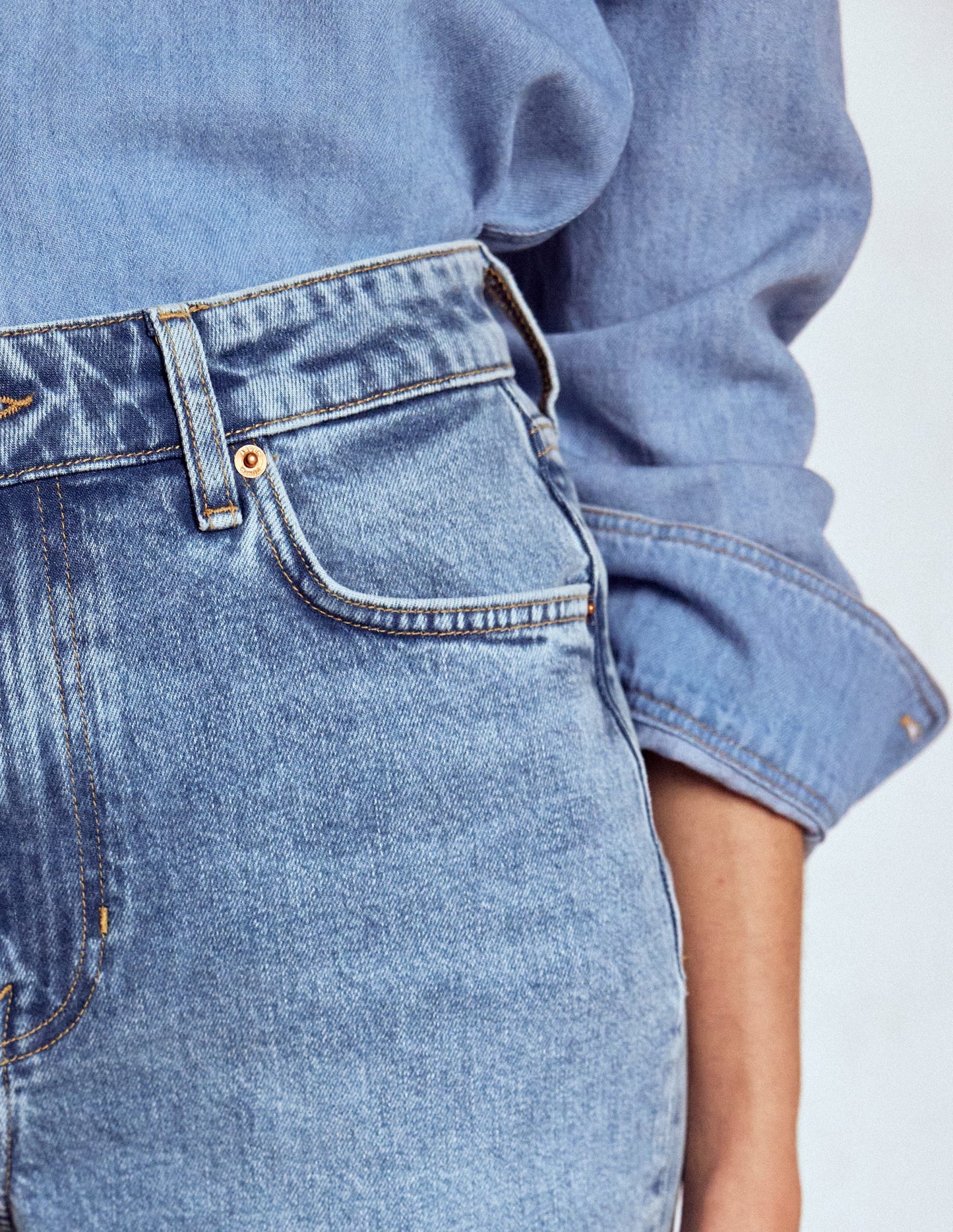 Mid Rise Straight Leg Jeans-Light Vintage