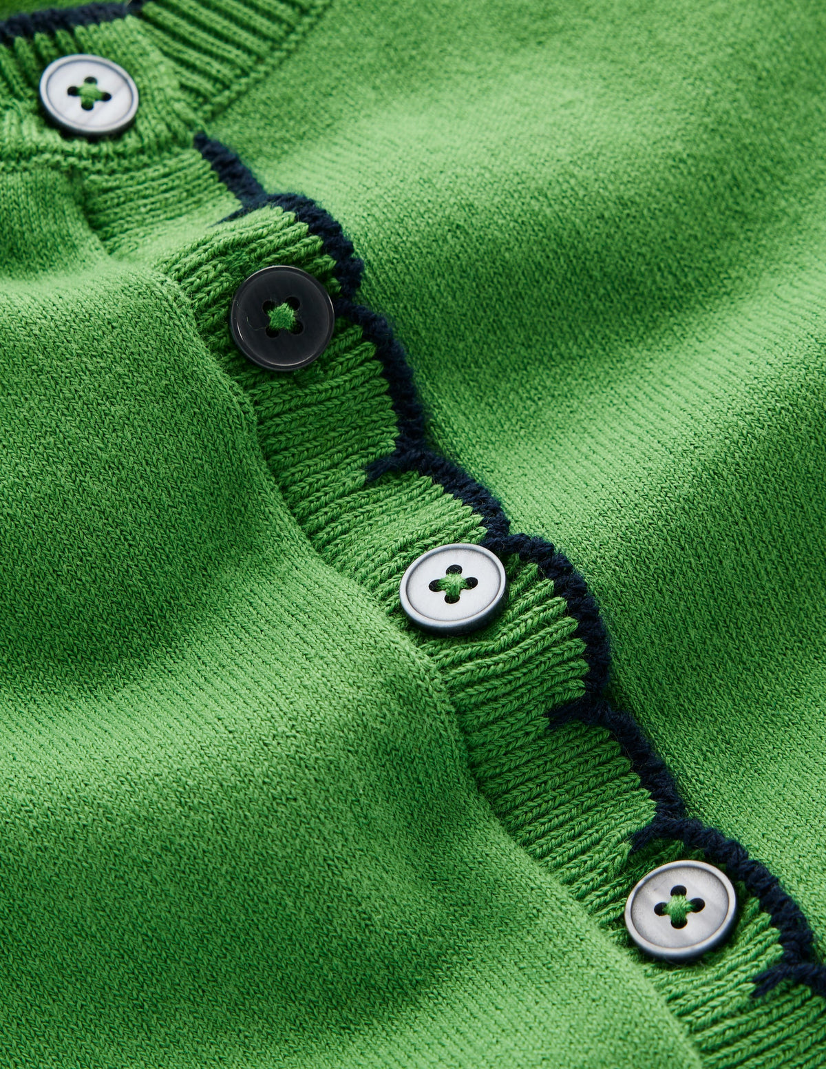 Pru Scallop Trim T-shirt-Paradise Green - Image 9
