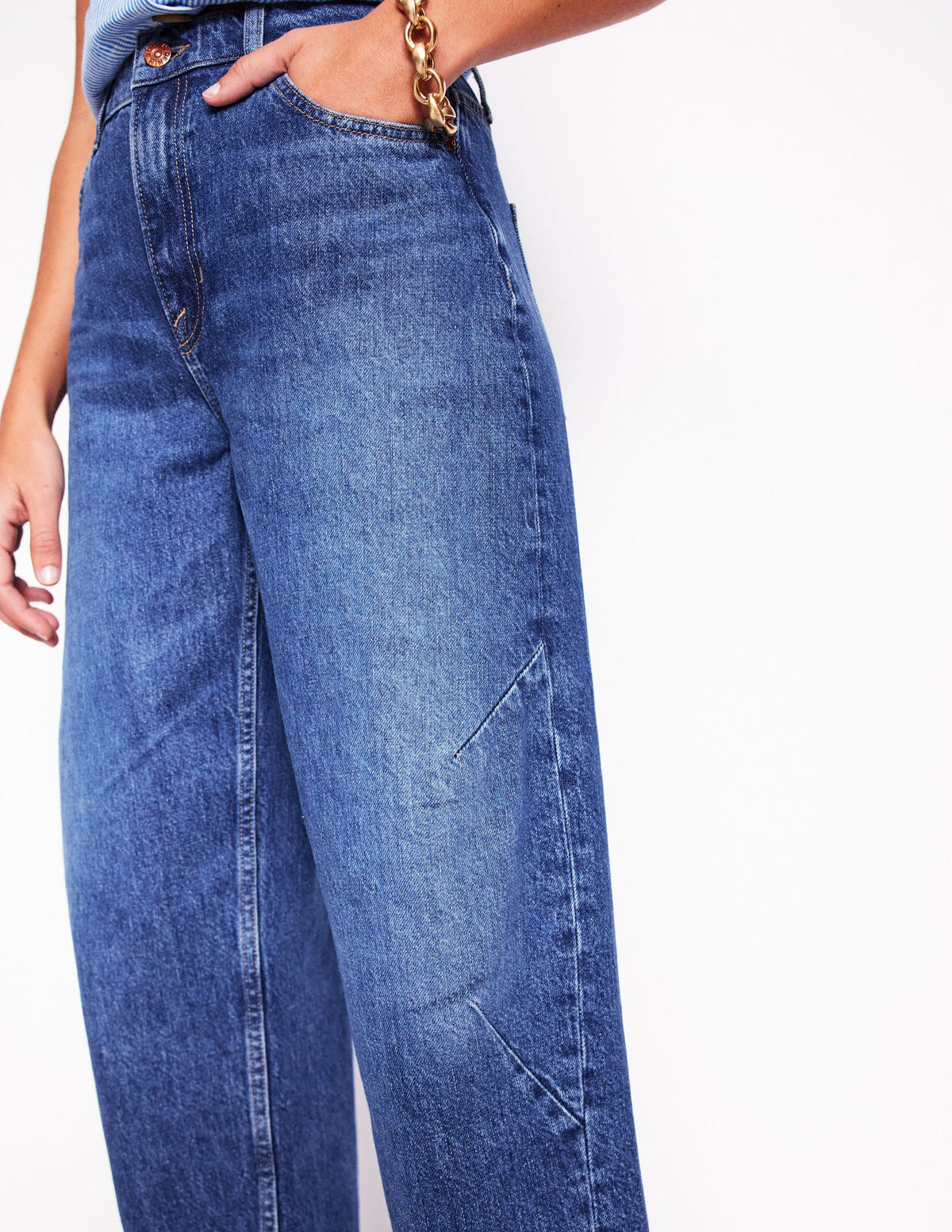 Barrel Leg Jeans-Mid Vintage - Image 12