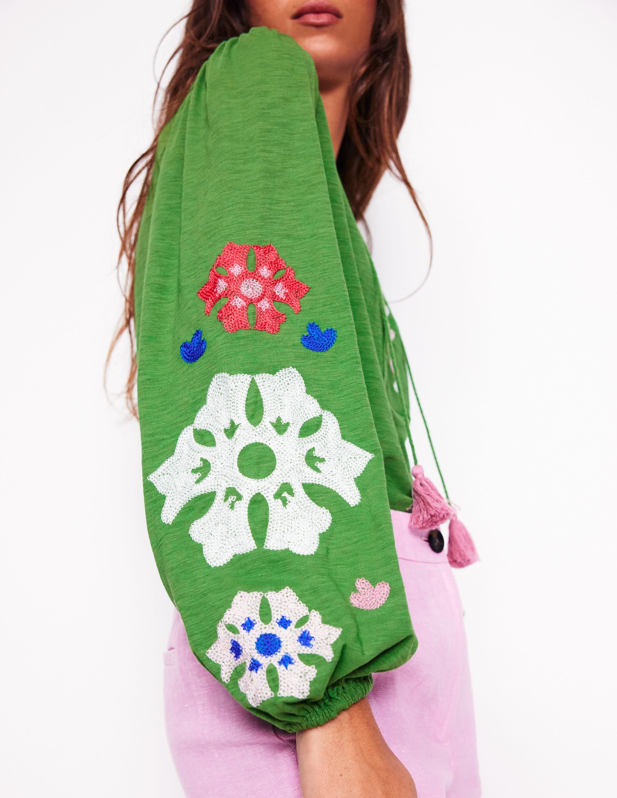 UND FLOWER RAISED EMBROIDERY TOPグリーン UND FLOWER RAISED EMBROIDERY TOPグリーン