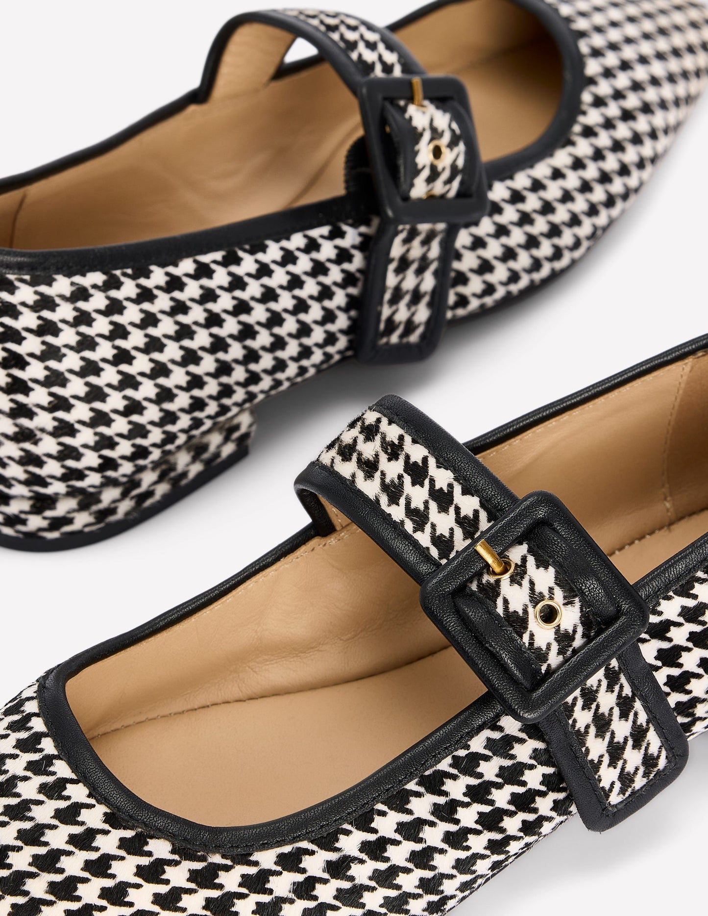 Vic Chisel Toe Mary Janes-White/Black