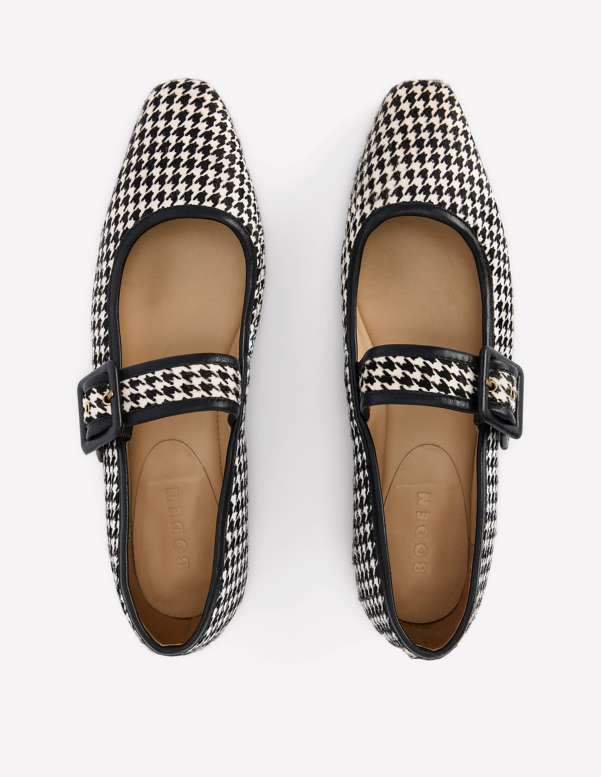Vic Chisel Toe Mary Janes-White/Black - Image 5